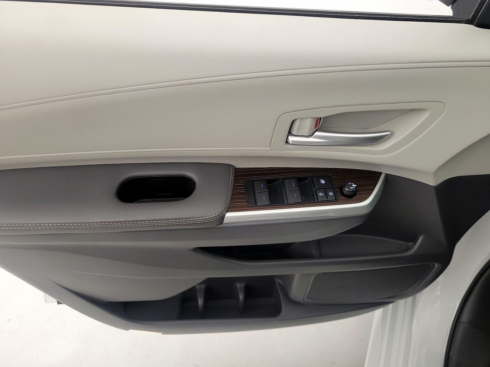Thumbnail: 2022 Toyota Sienna - 12