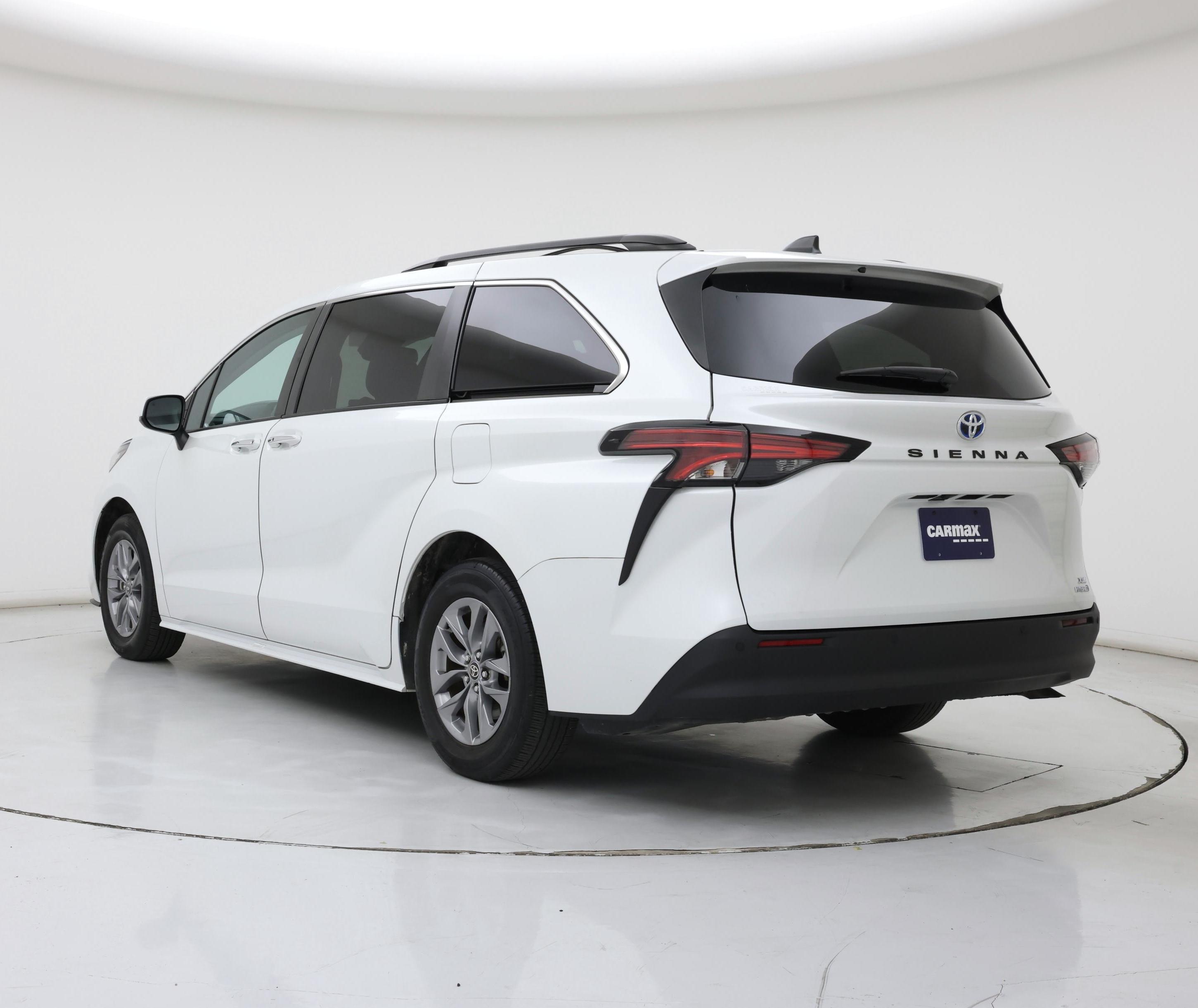 Thumbnail: 2022 Toyota Sienna - 2