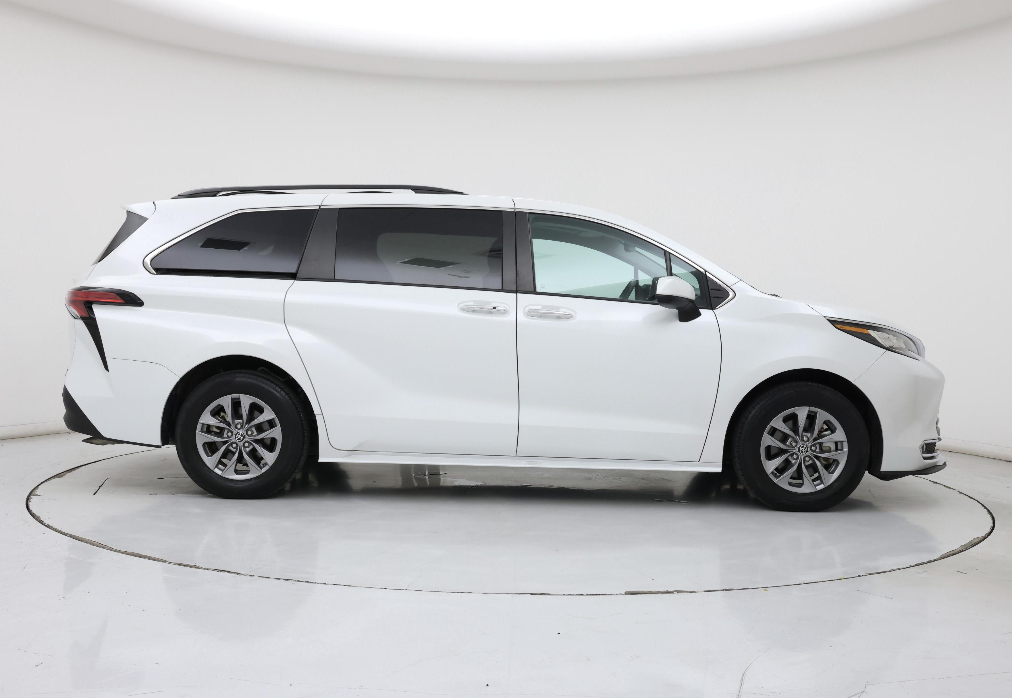 Thumbnail: 2022 Toyota Sienna - 7