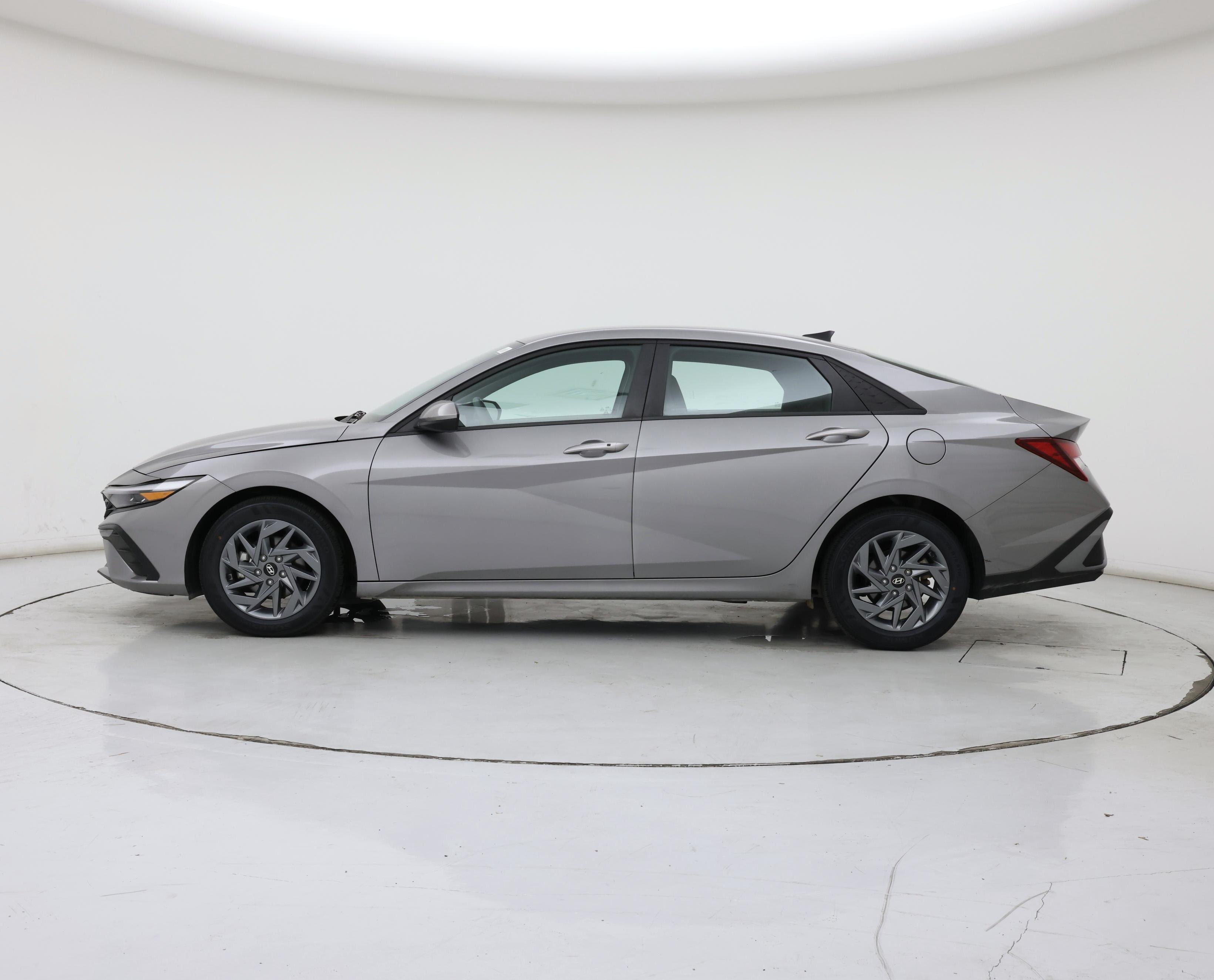Thumbnail: 2024 Hyundai Elantra - 3