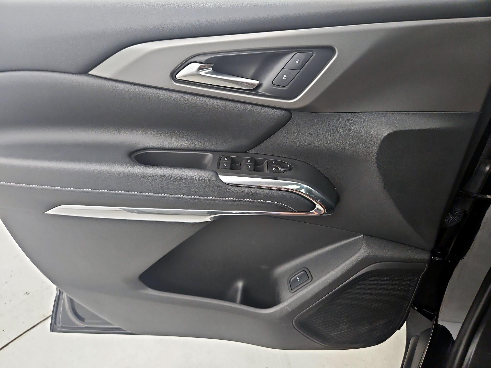 Thumbnail: 2025 Chevrolet Traverse - 12