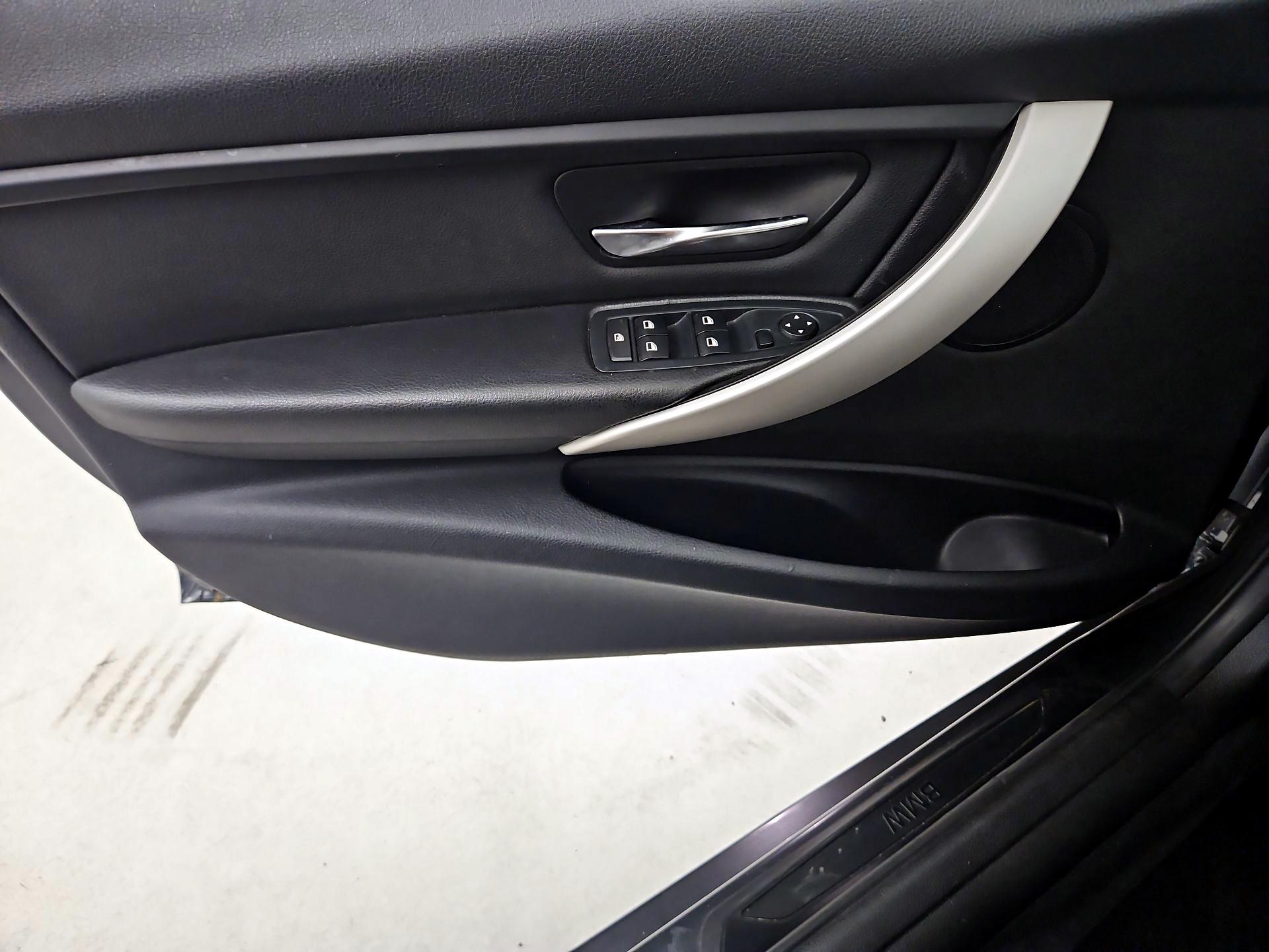 Thumbnail: 2015 BMW 3 Series - 12