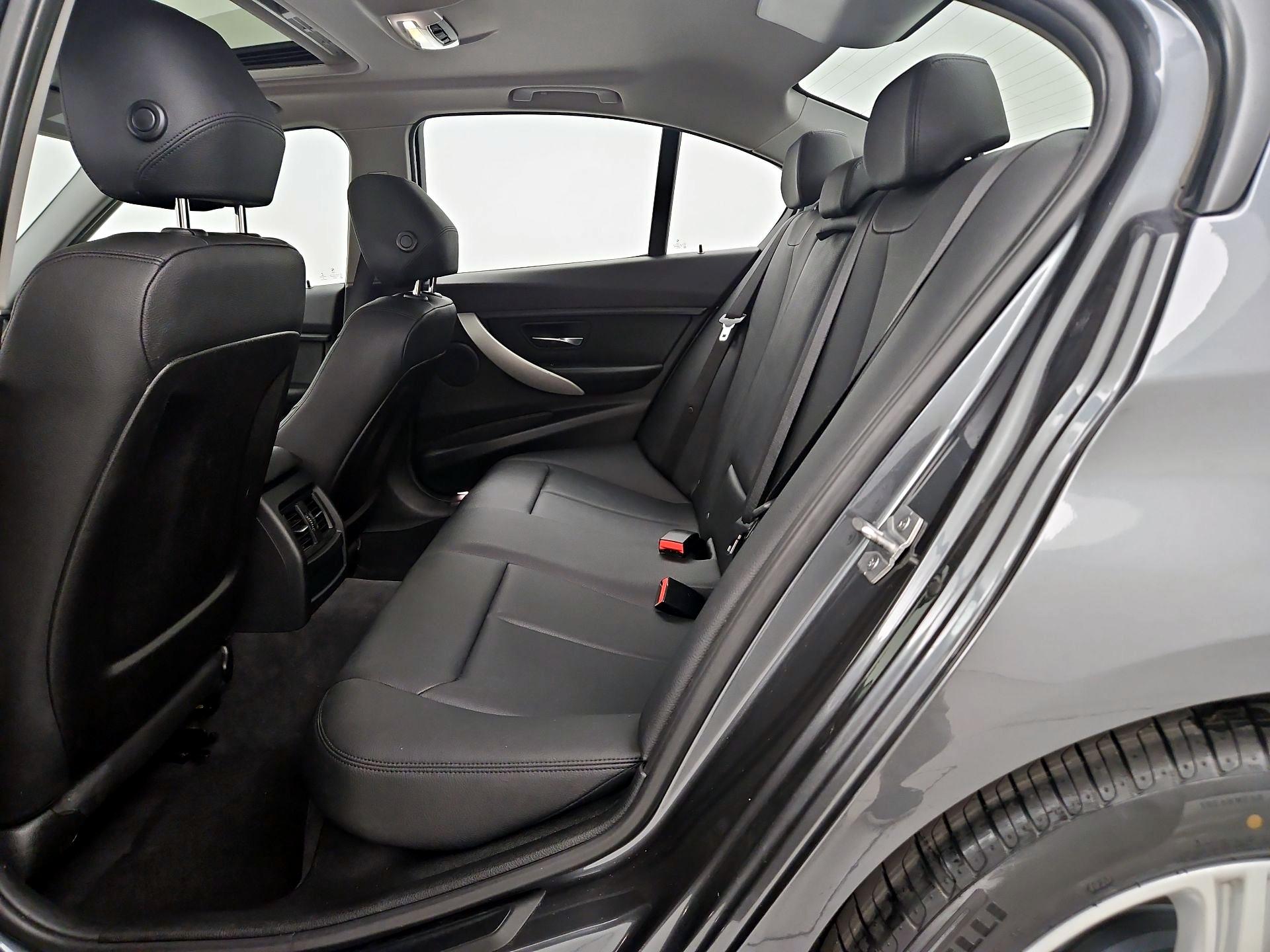 Thumbnail: 2015 BMW 3 Series - 19