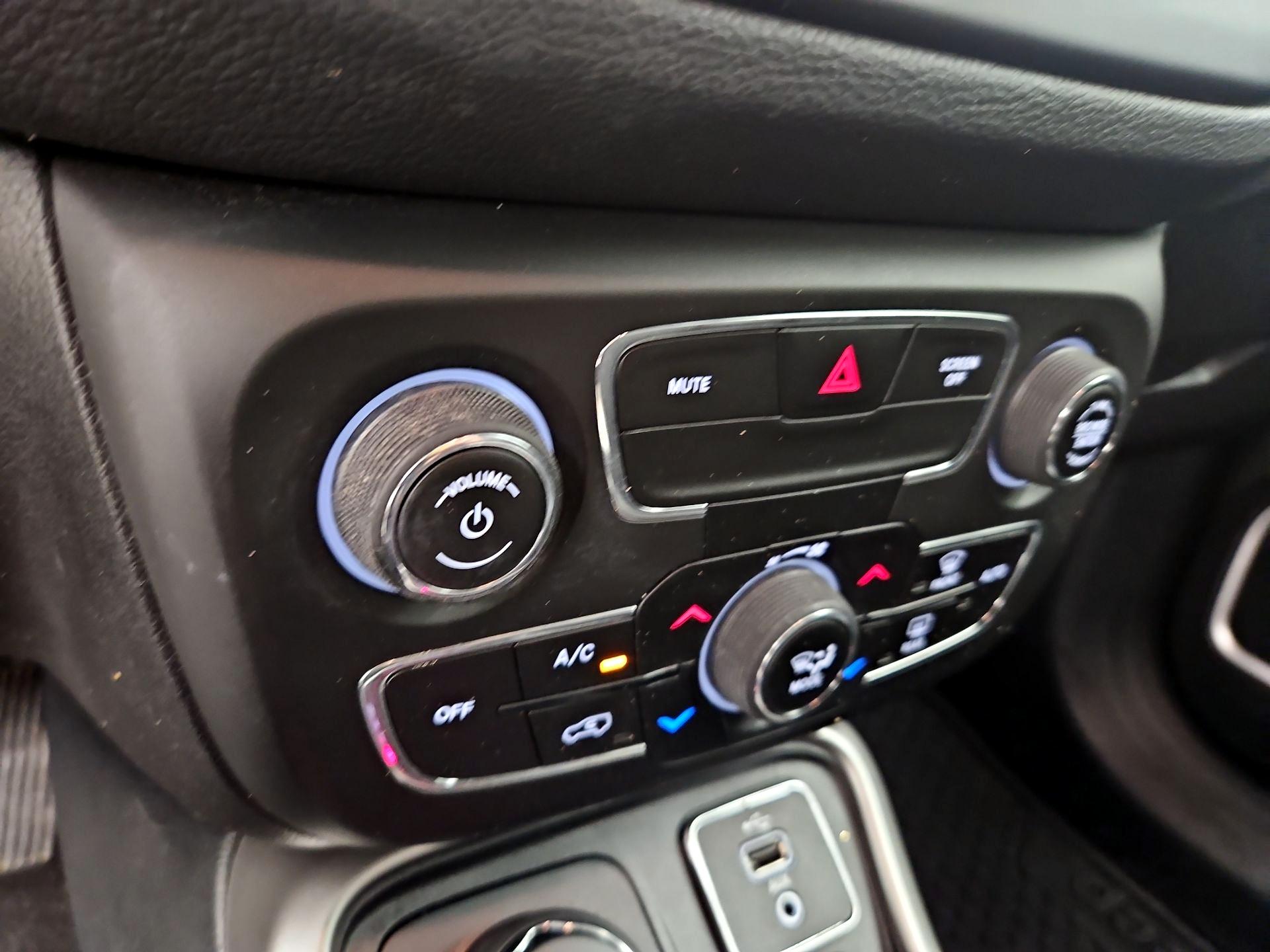 Thumbnail: 2018 Jeep Compass - 16