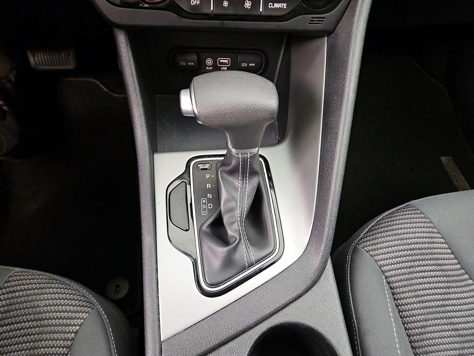 Thumbnail: 2017 Kia Niro - 17
