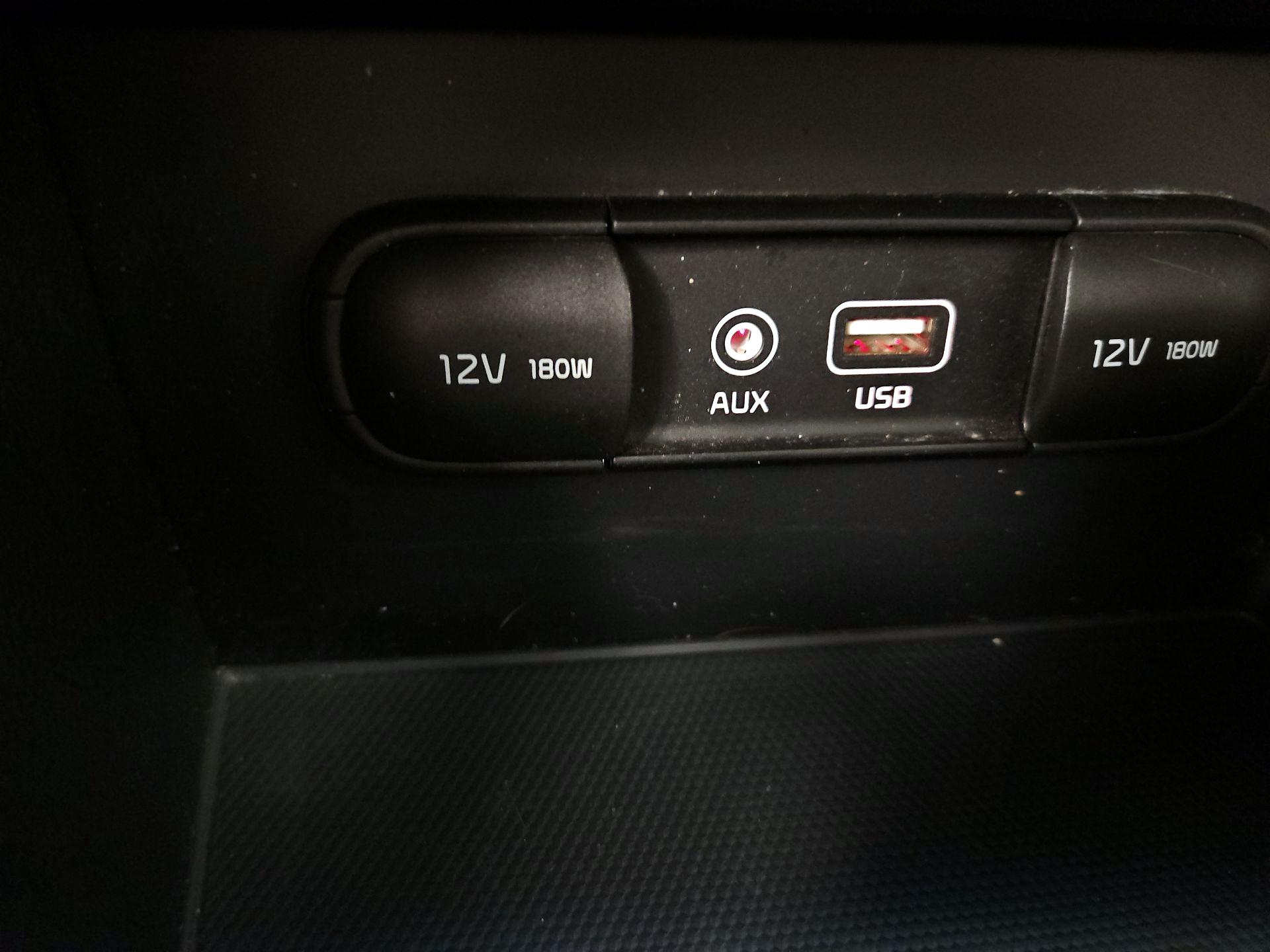 Thumbnail: 2017 Kia Niro - 18