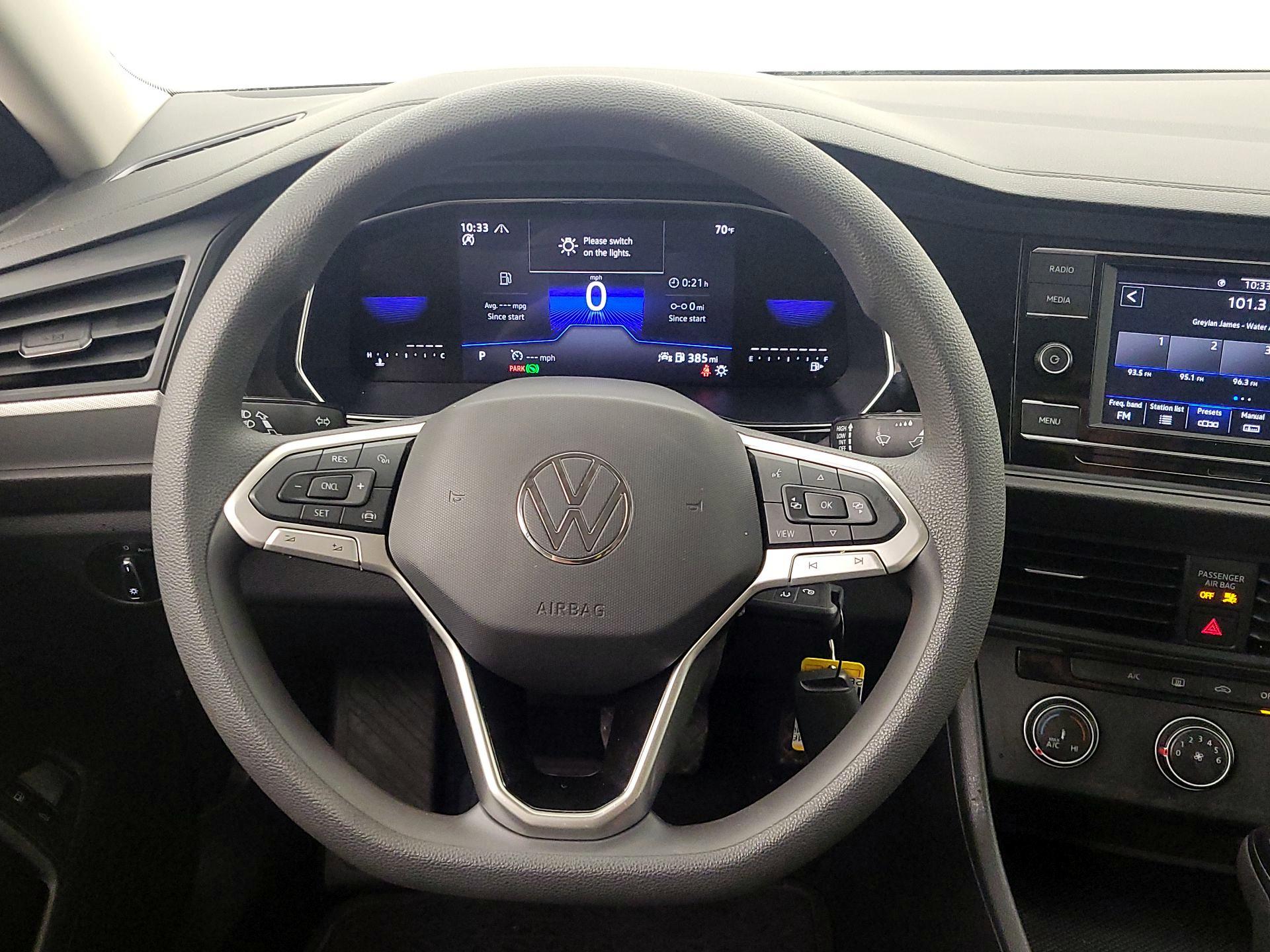Thumbnail: 2023 Volkswagen Jetta - 10