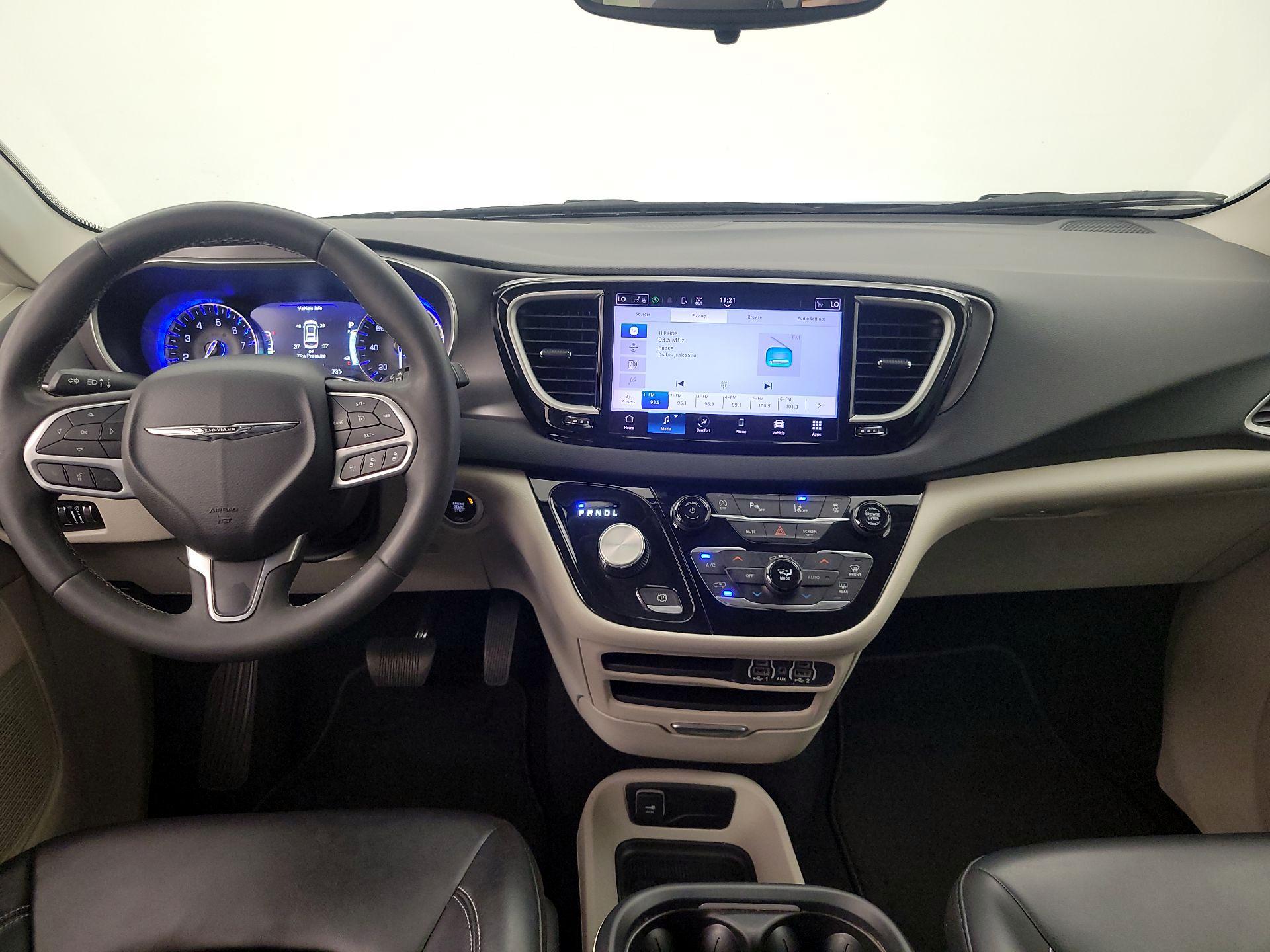 Thumbnail: 2023 Chrysler Pacifica - 9