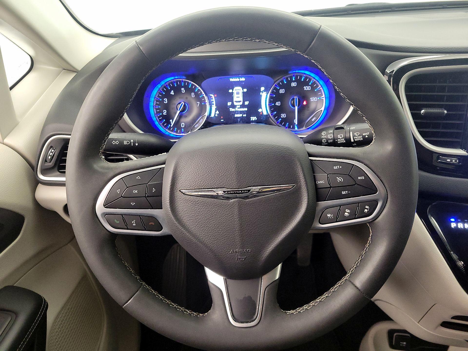 Thumbnail: 2023 Chrysler Pacifica - 10