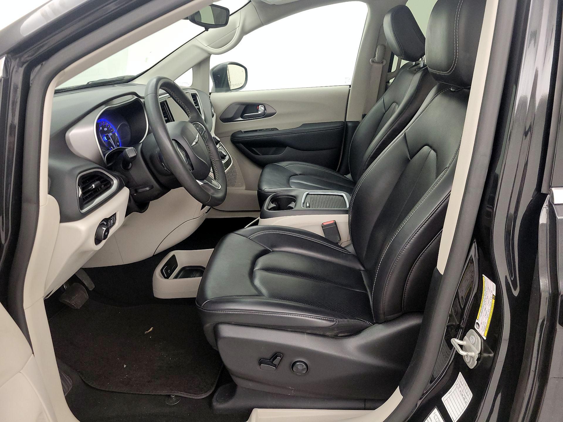 Thumbnail: 2023 Chrysler Pacifica - 11