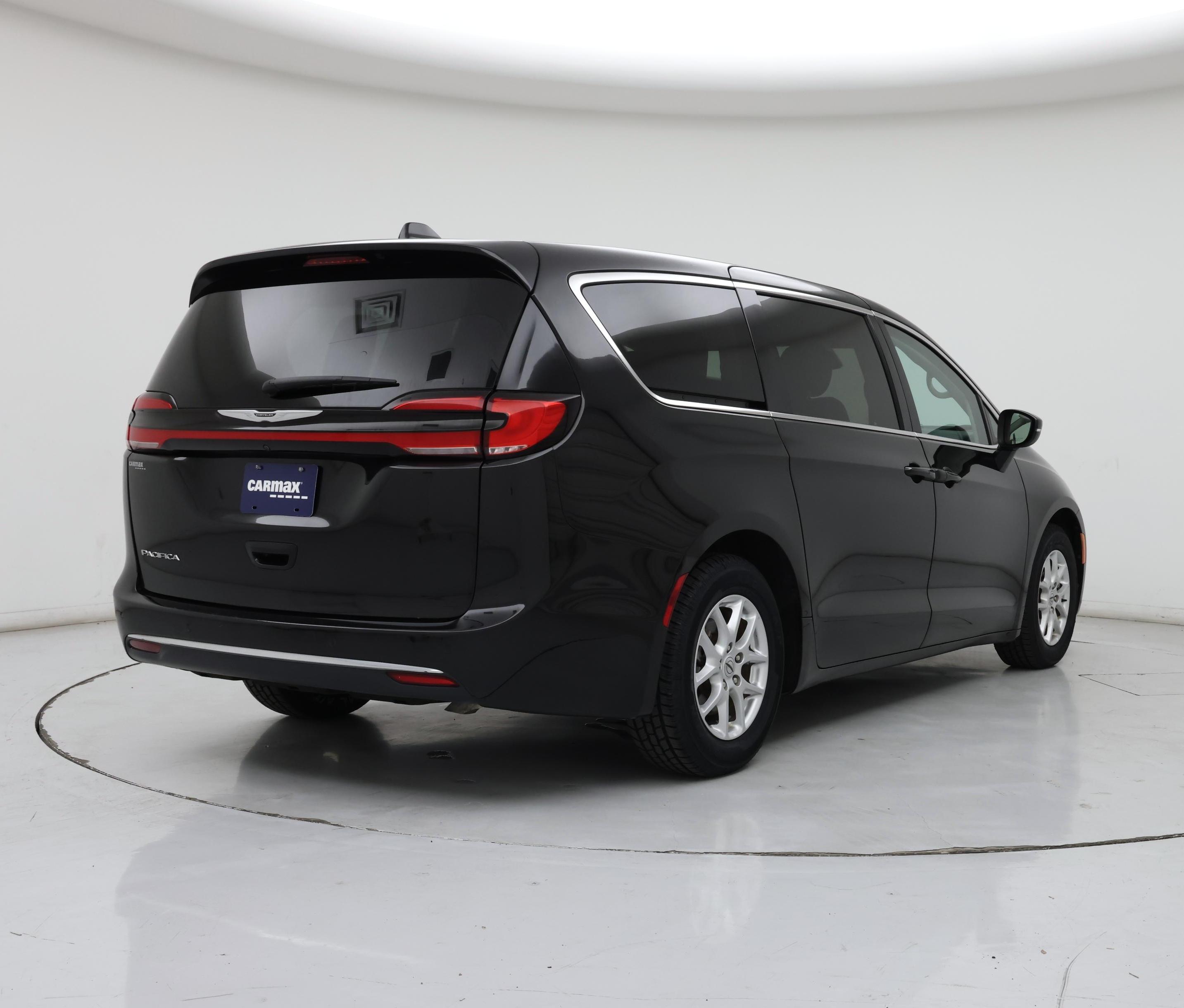 Thumbnail: 2023 Chrysler Pacifica - 8