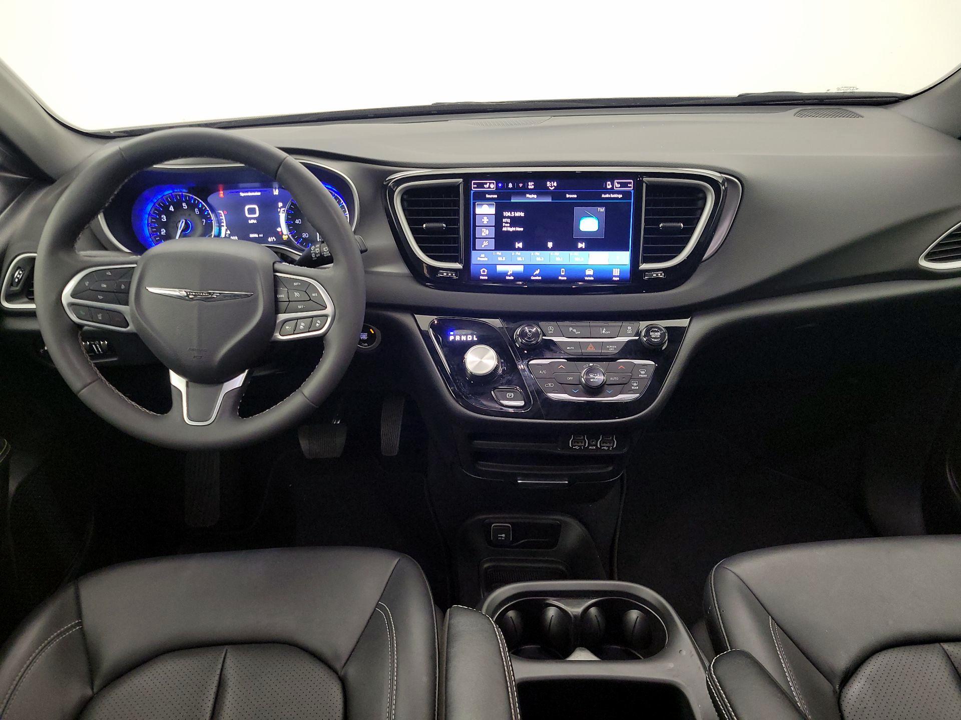 Thumbnail: 2025 Chrysler Pacifica - 9
