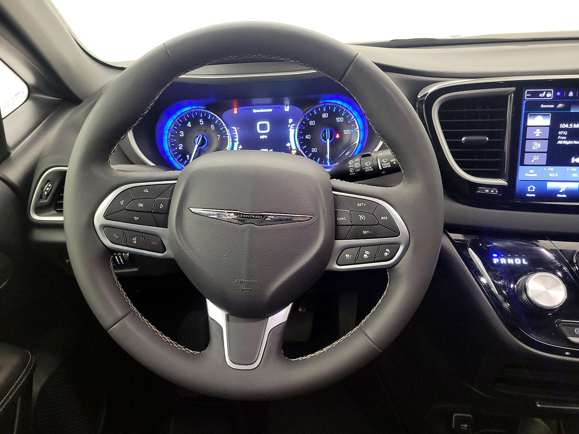 Thumbnail: 2025 Chrysler Pacifica - 10