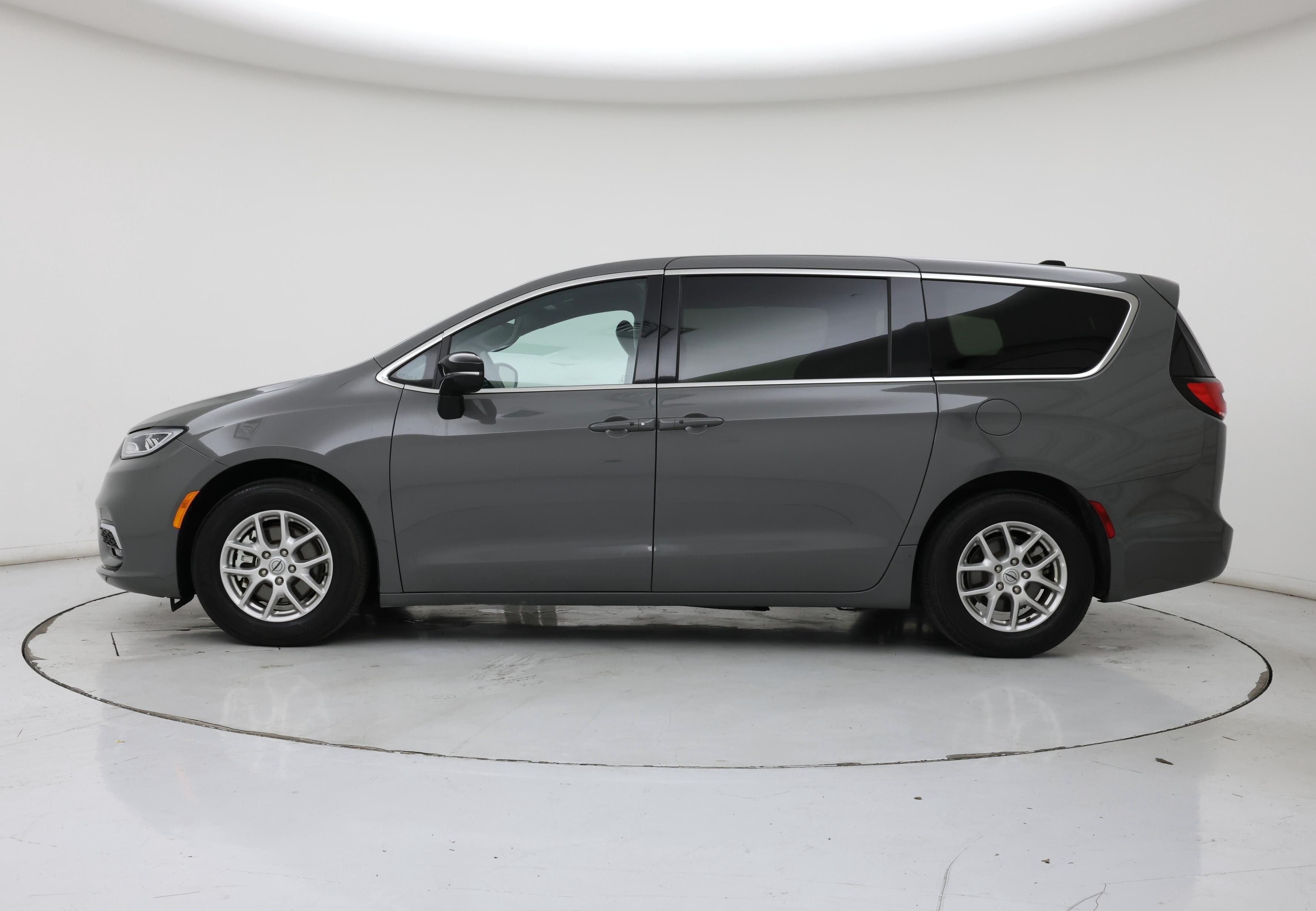 Thumbnail: 2025 Chrysler Pacifica - 3