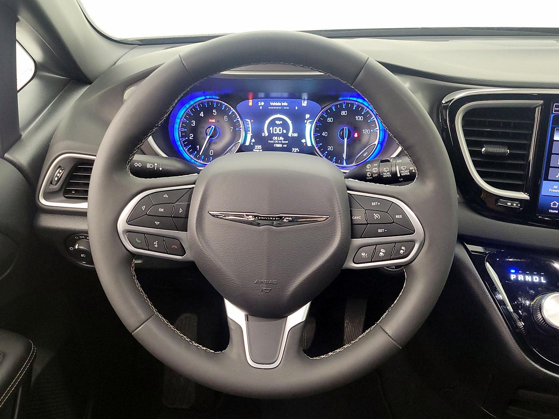 Thumbnail: 2025 Chrysler Pacifica - 10