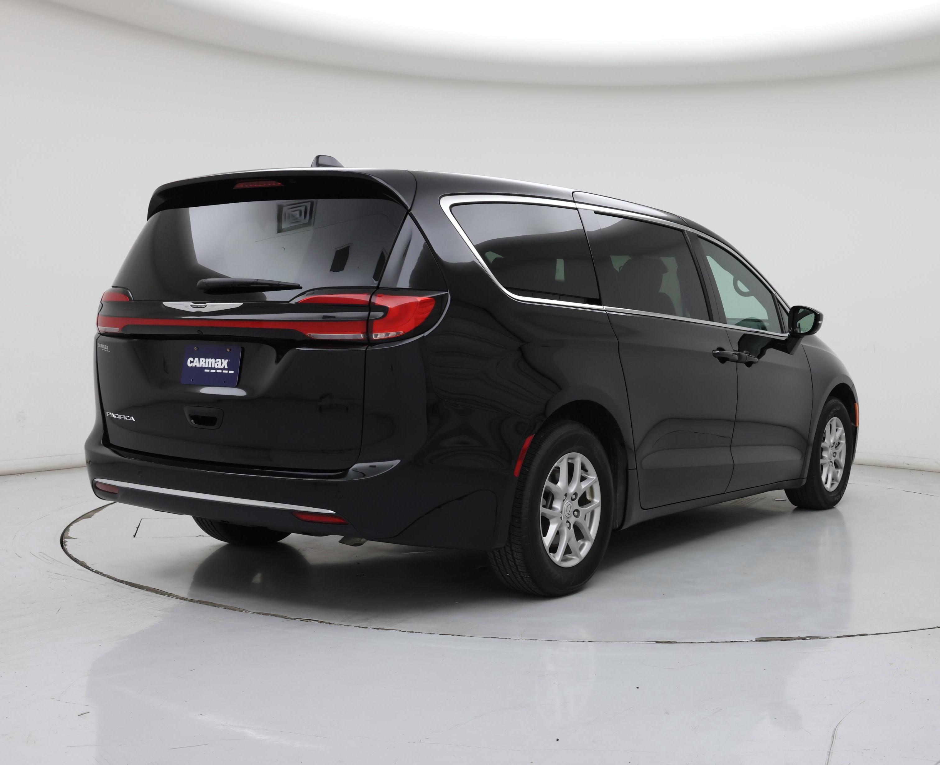 Thumbnail: 2025 Chrysler Pacifica - 8