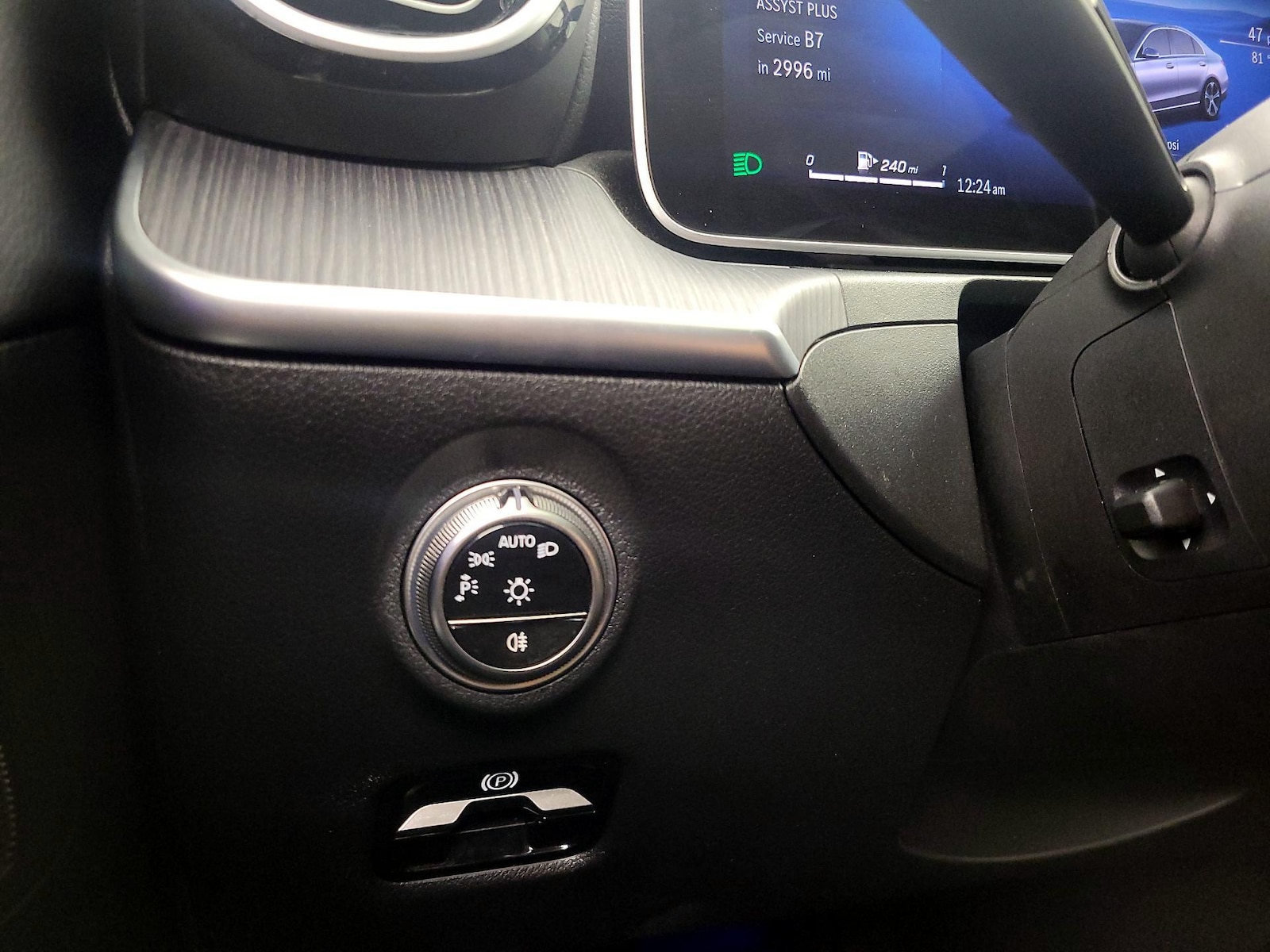 2025 Mercedes-Benz C-Class Sedan C 300 - Photo 14