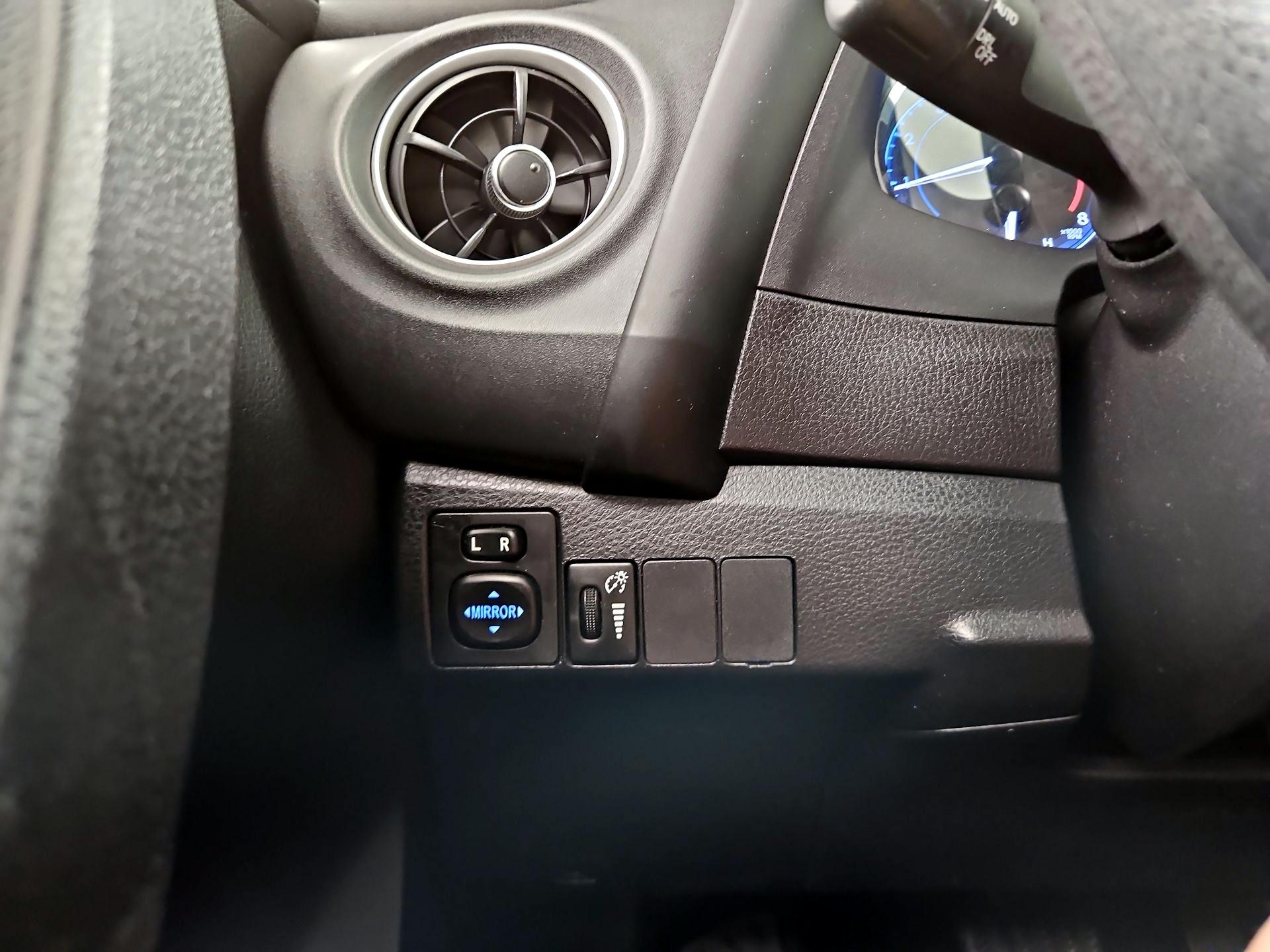 Thumbnail: 2018 Toyota Corolla - 13