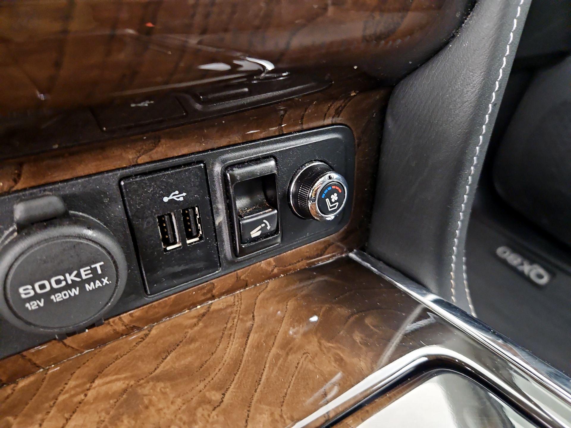 Thumbnail: 2019 INFINITI QX80 - 18