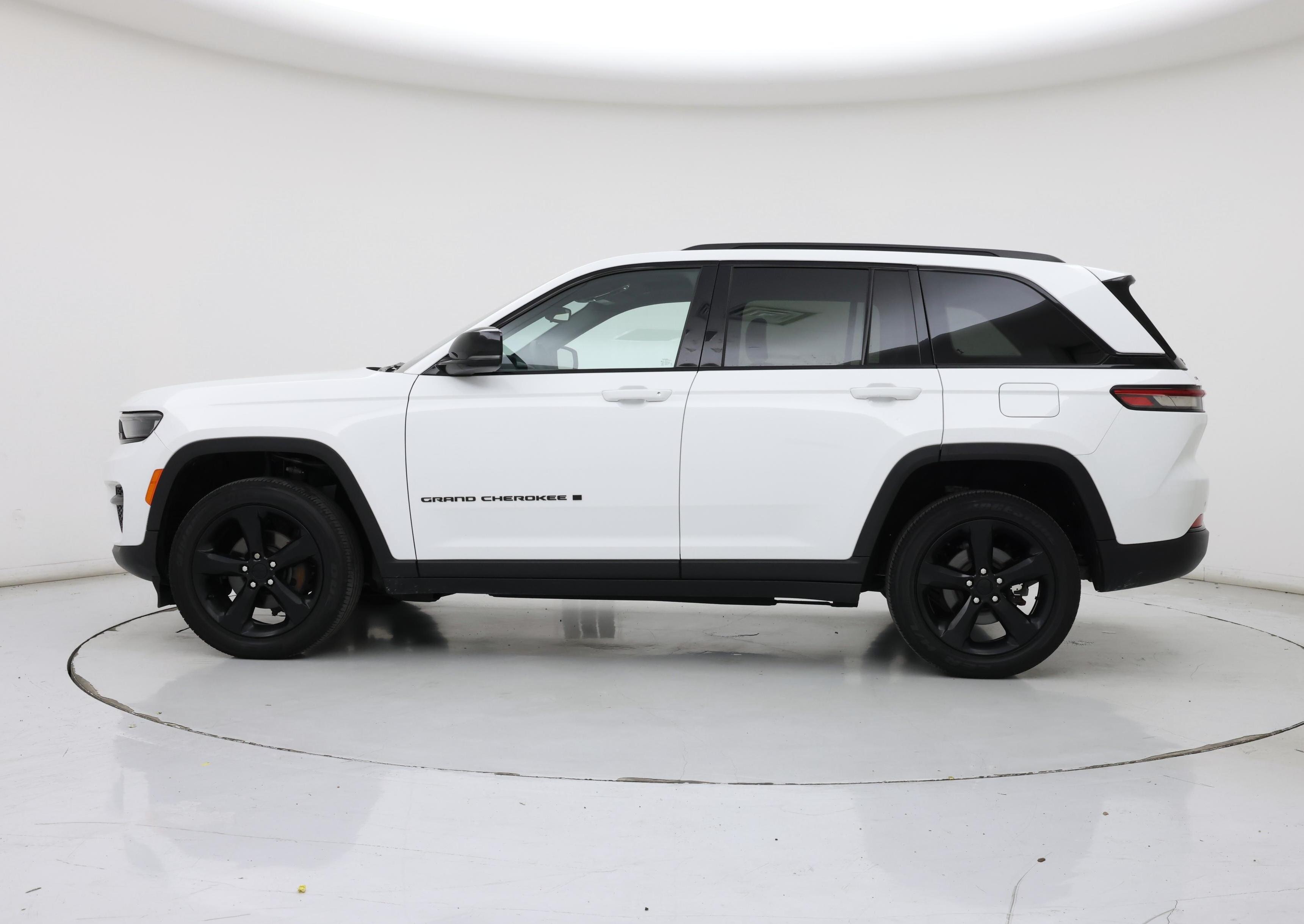 Thumbnail: 2023 Jeep Grand Cherokee - 3