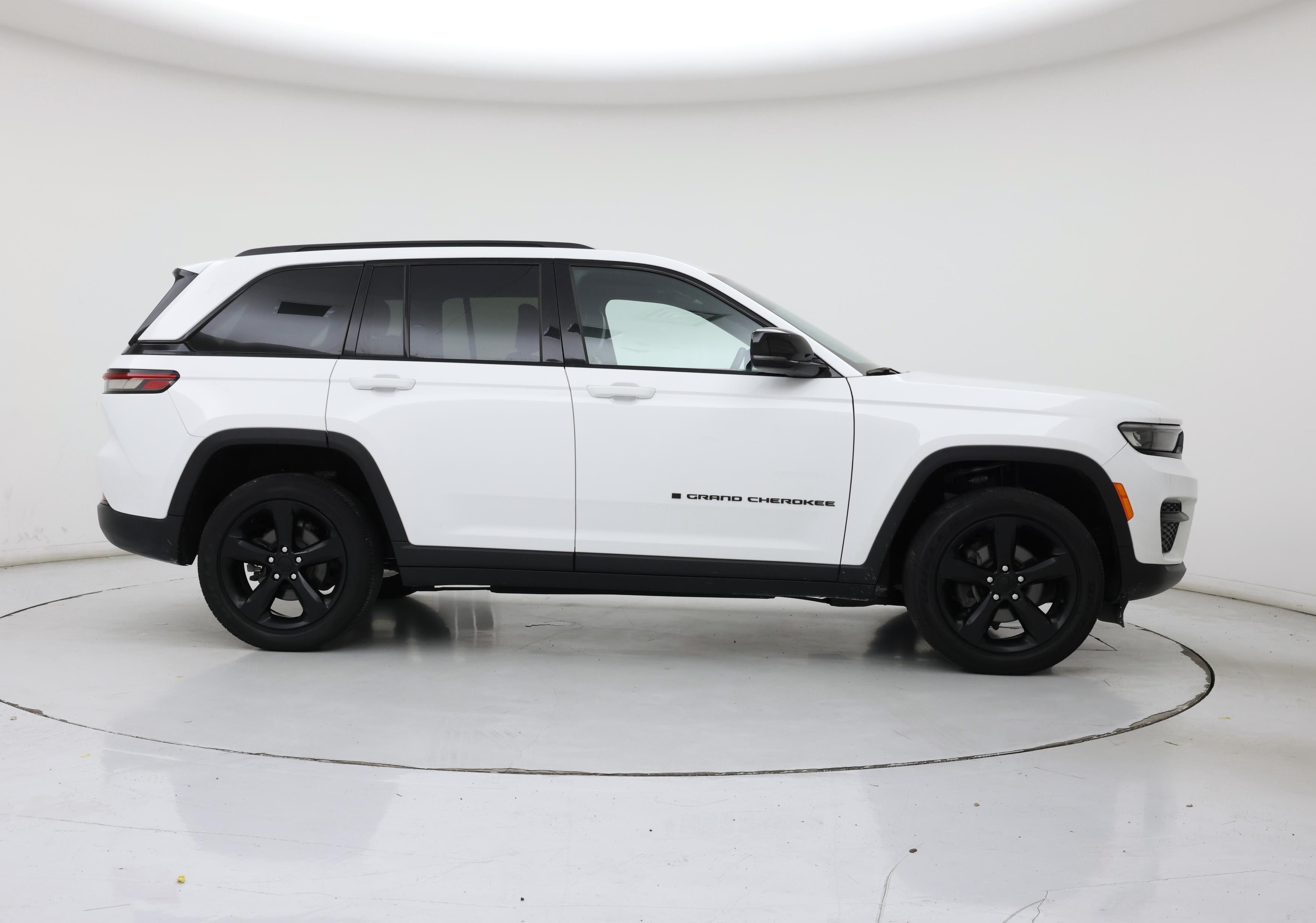 Thumbnail: 2023 Jeep Grand Cherokee - 7