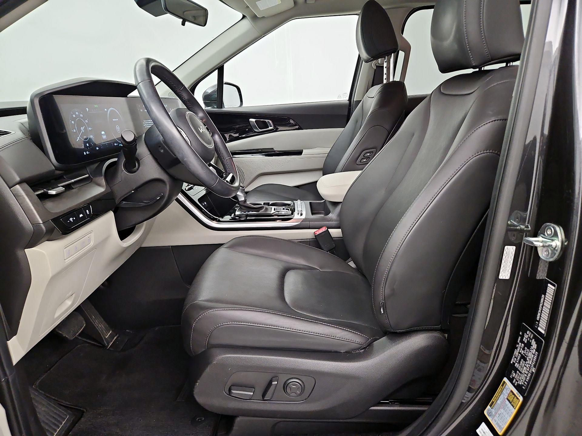 Thumbnail: 2023 Kia Carnival - 11