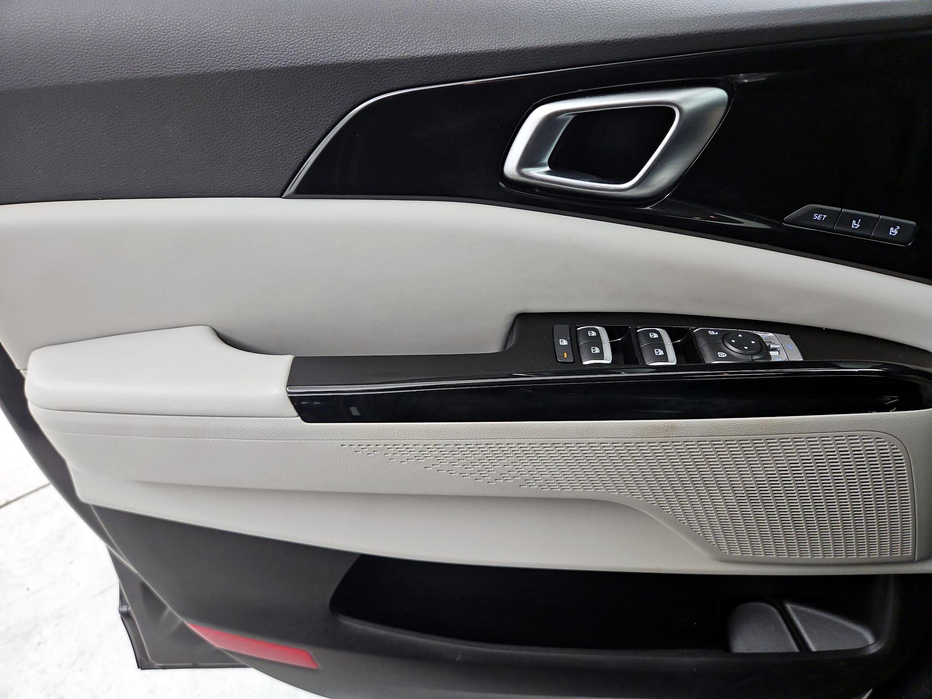 Thumbnail: 2023 Kia Carnival - 12