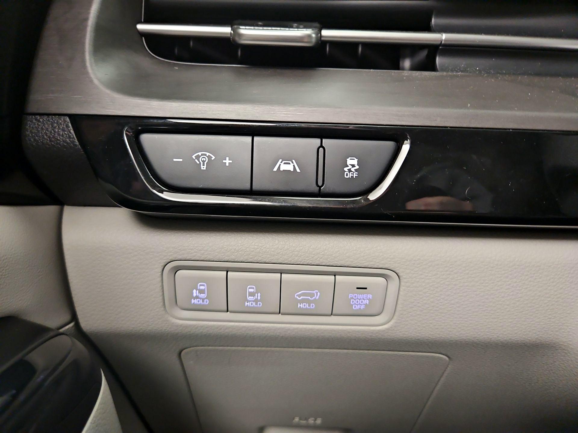 Thumbnail: 2023 Kia Carnival - 13