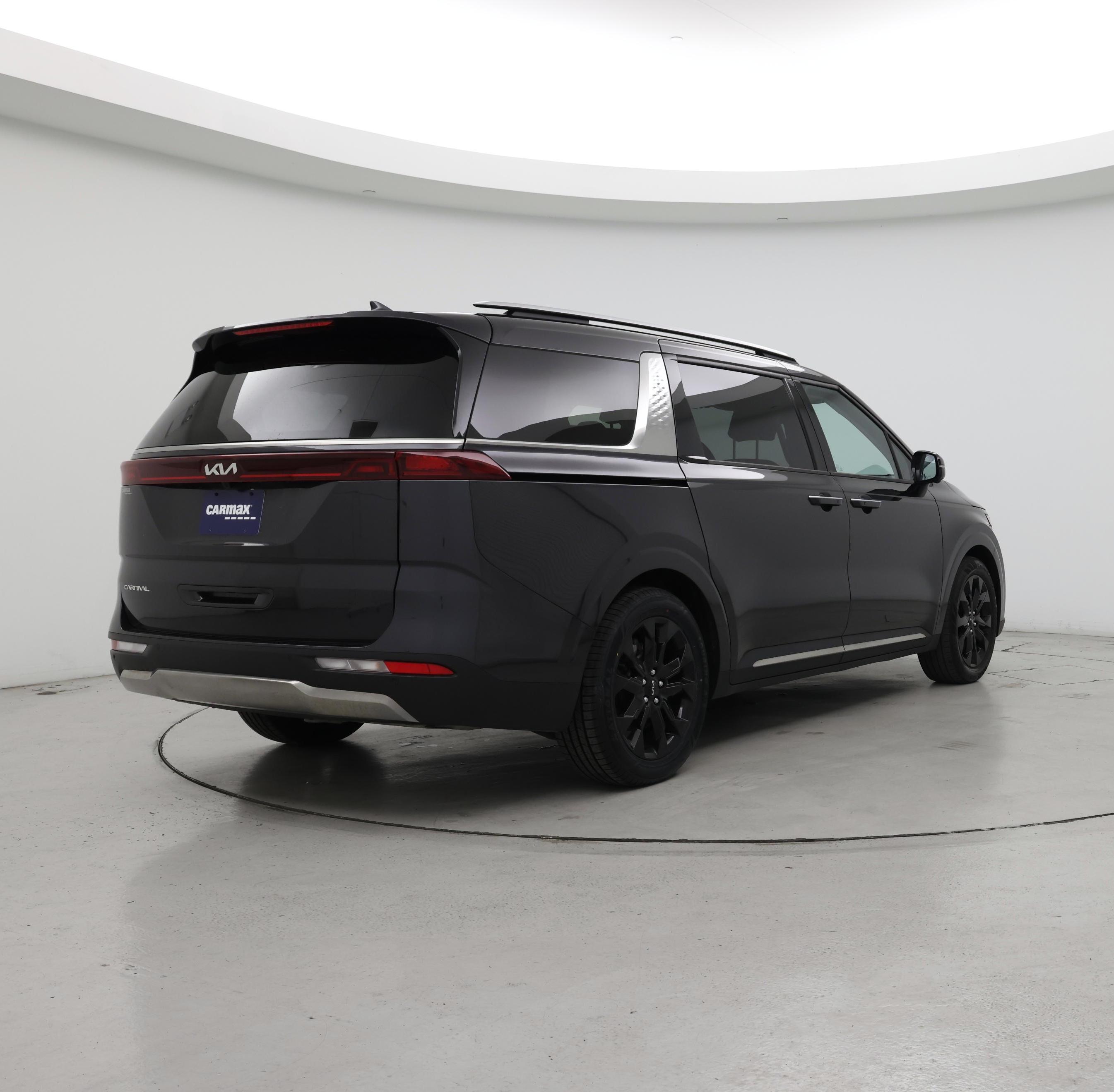Thumbnail: 2023 Kia Carnival - 8