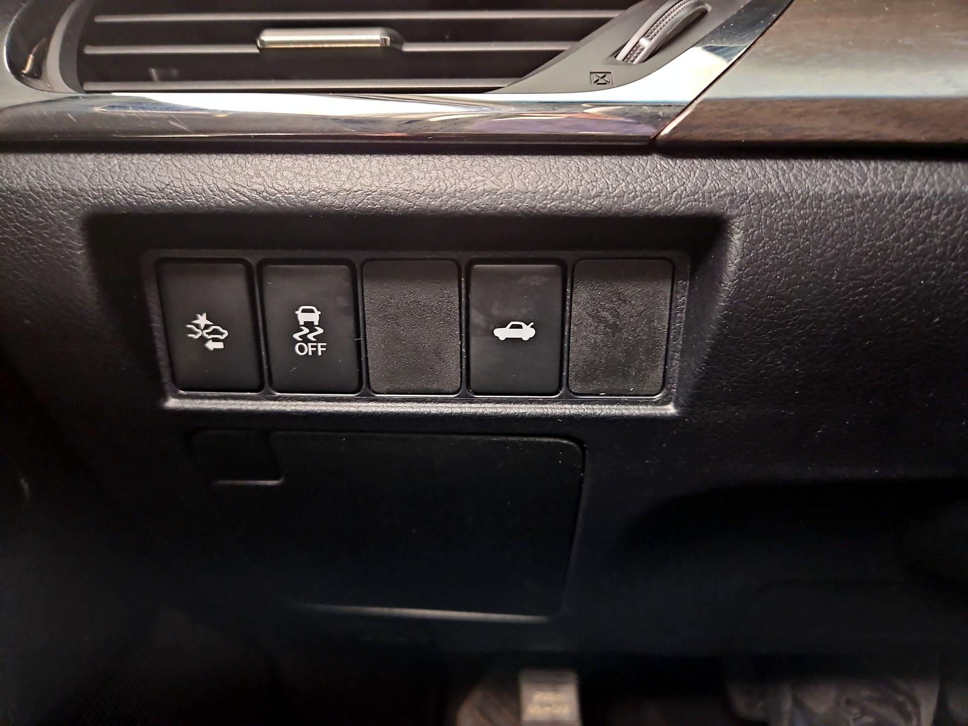 Thumbnail: 2018 Toyota Avalon - 13