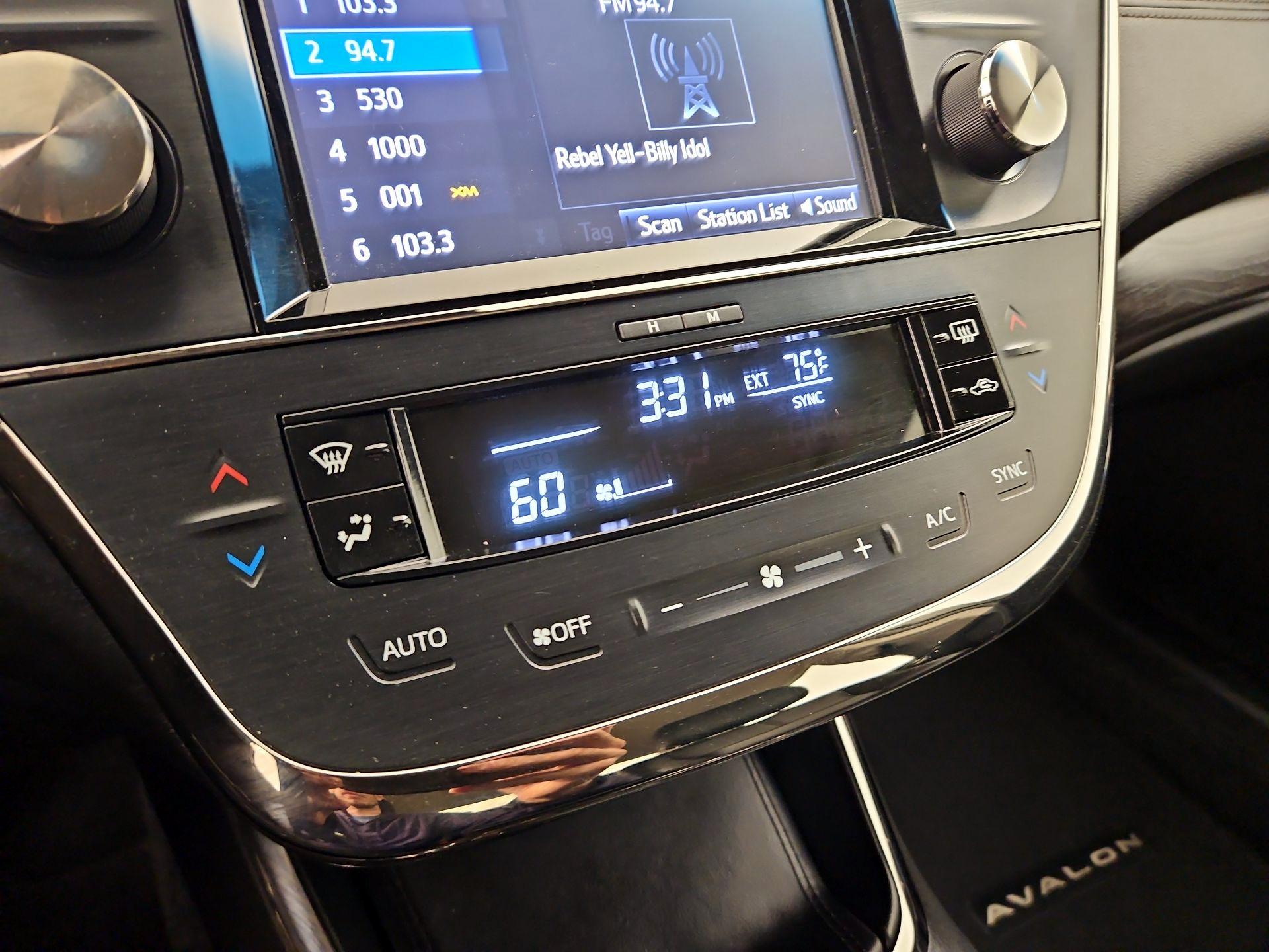 Thumbnail: 2018 Toyota Avalon - 16