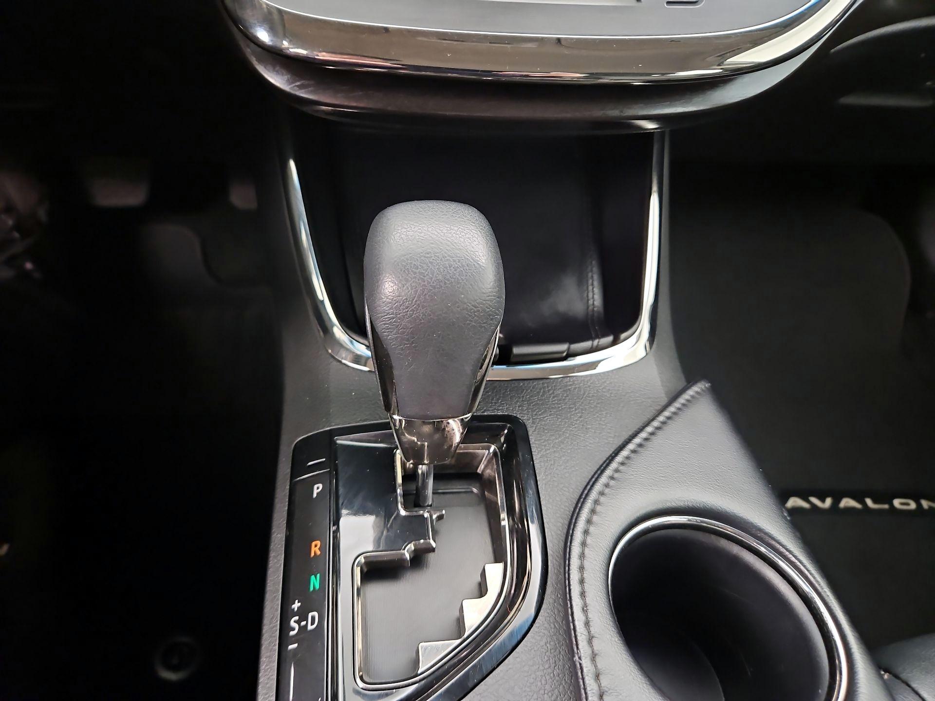 Thumbnail: 2018 Toyota Avalon - 17