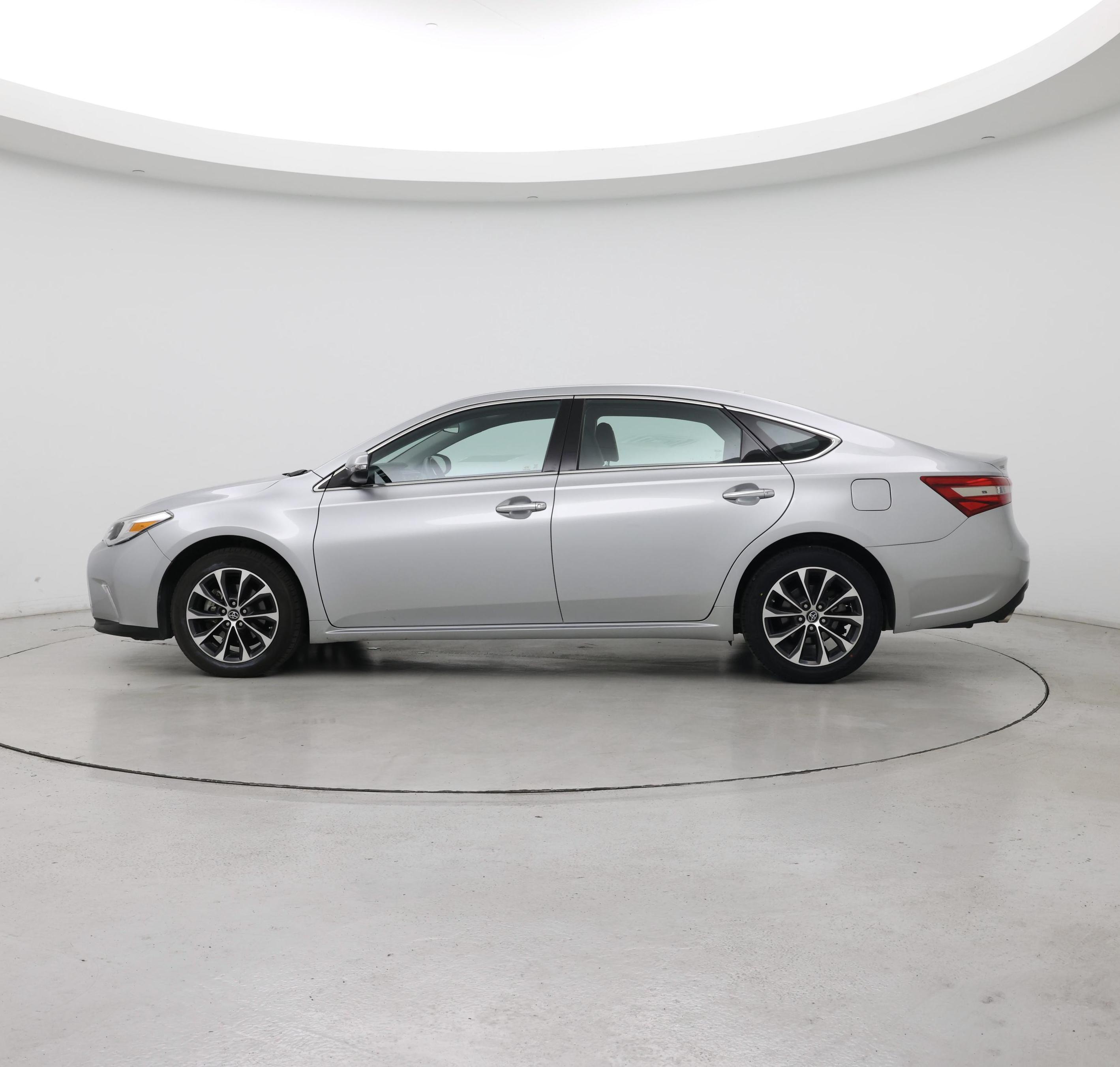 Thumbnail: 2018 Toyota Avalon - 3