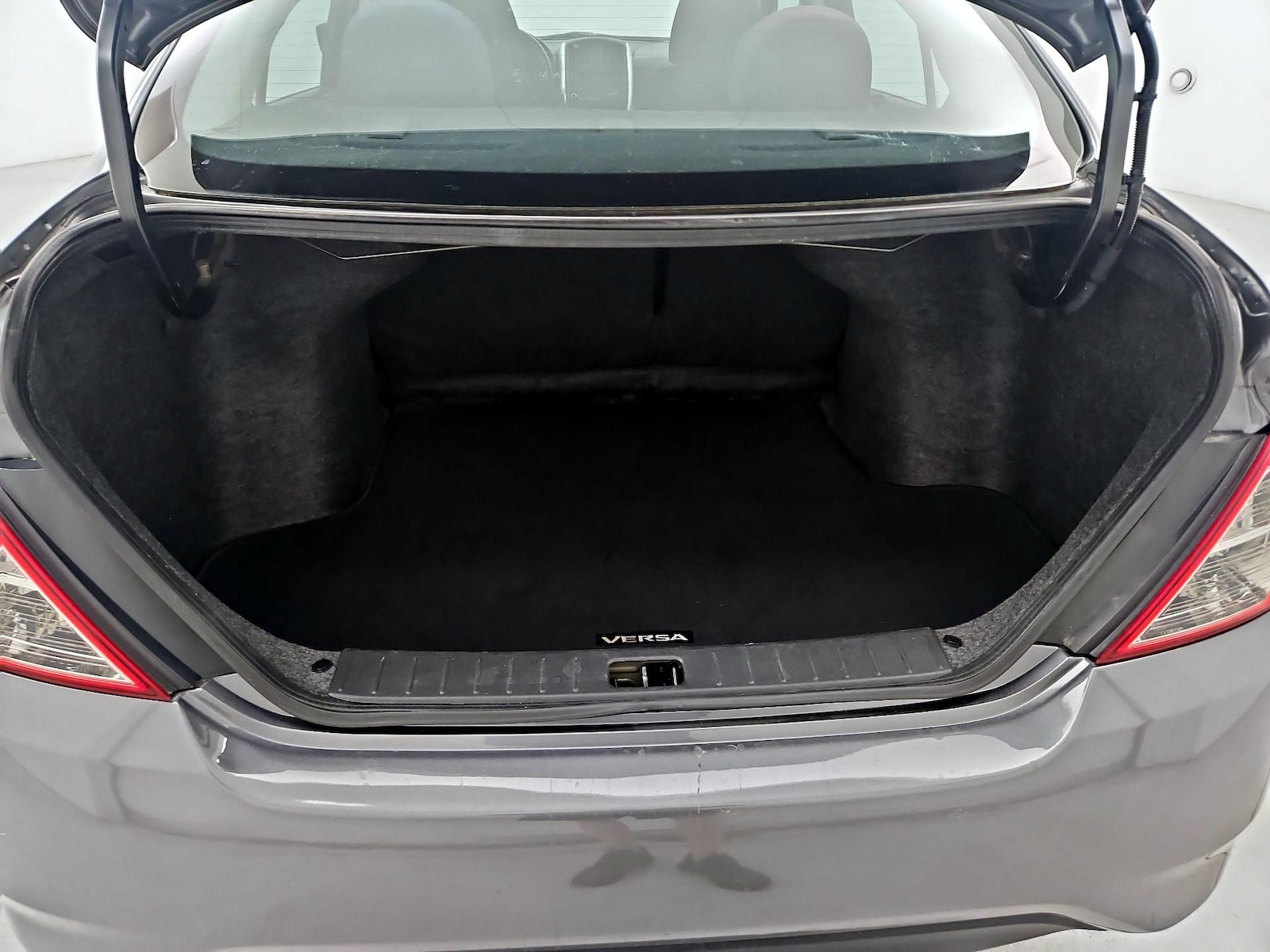 2019 Nissan Versa Sedan SV - Photo 21