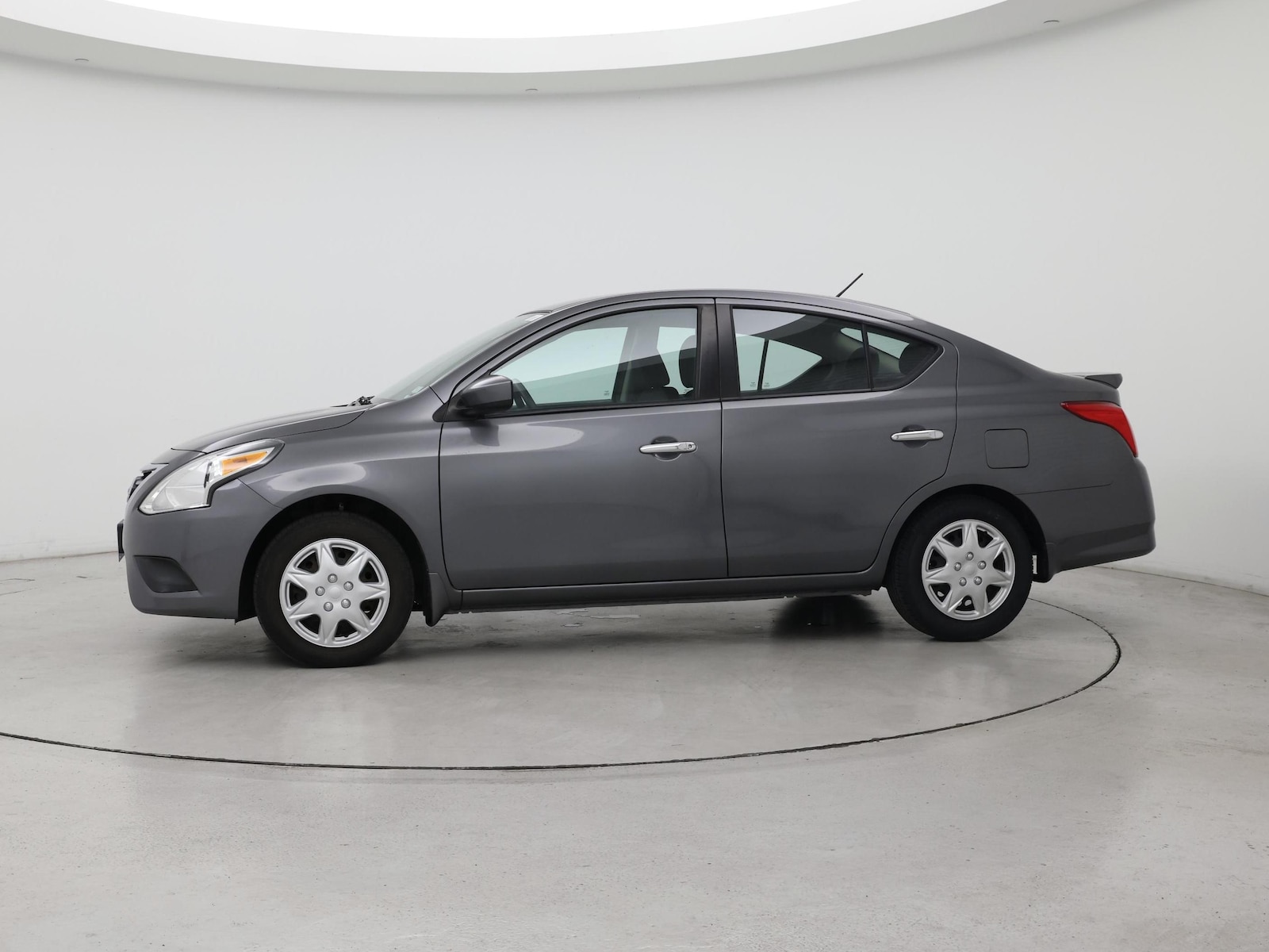 2019 Nissan Versa Sedan SV - Photo 4