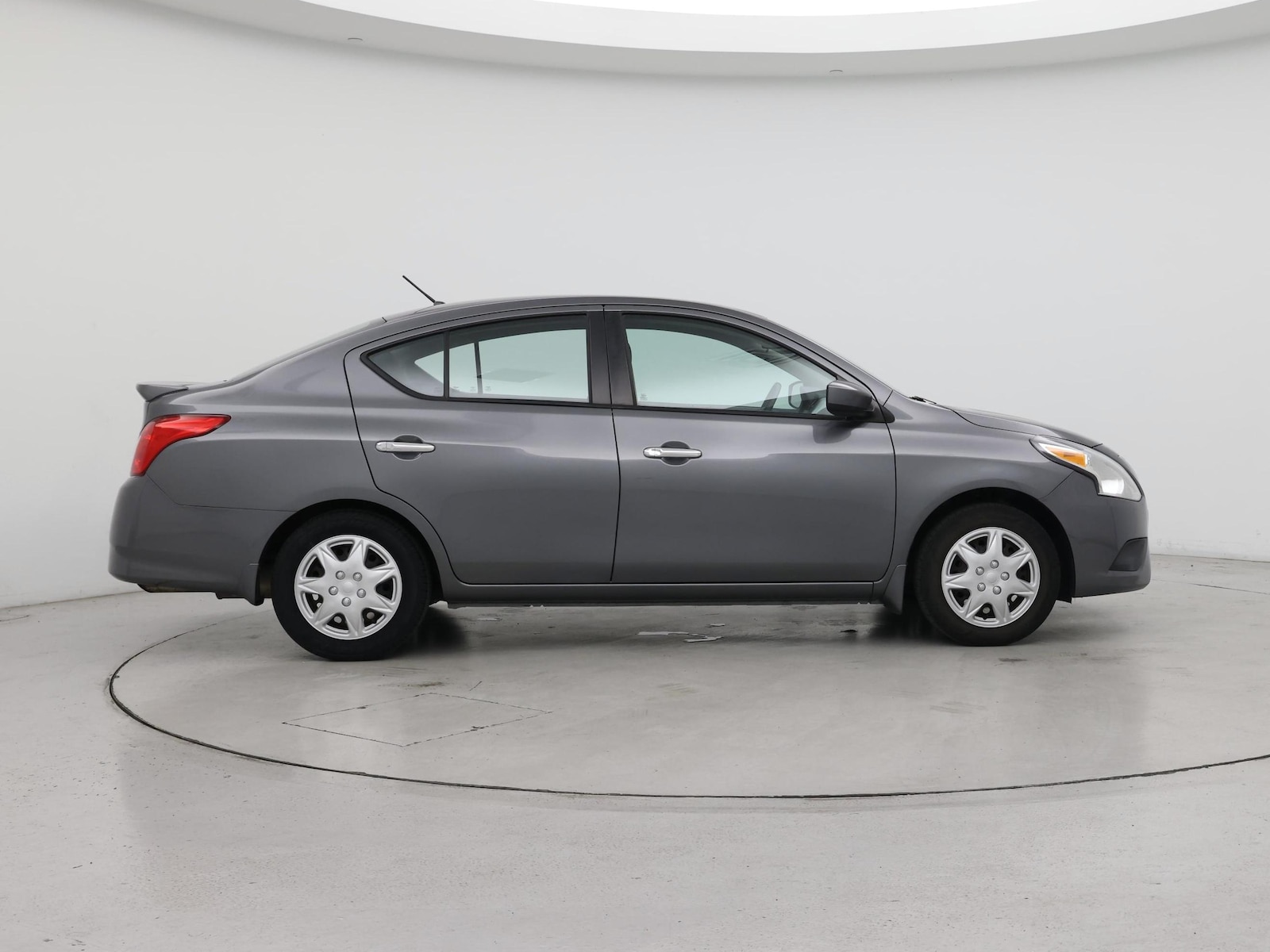 2019 Nissan Versa Sedan SV - Photo 8