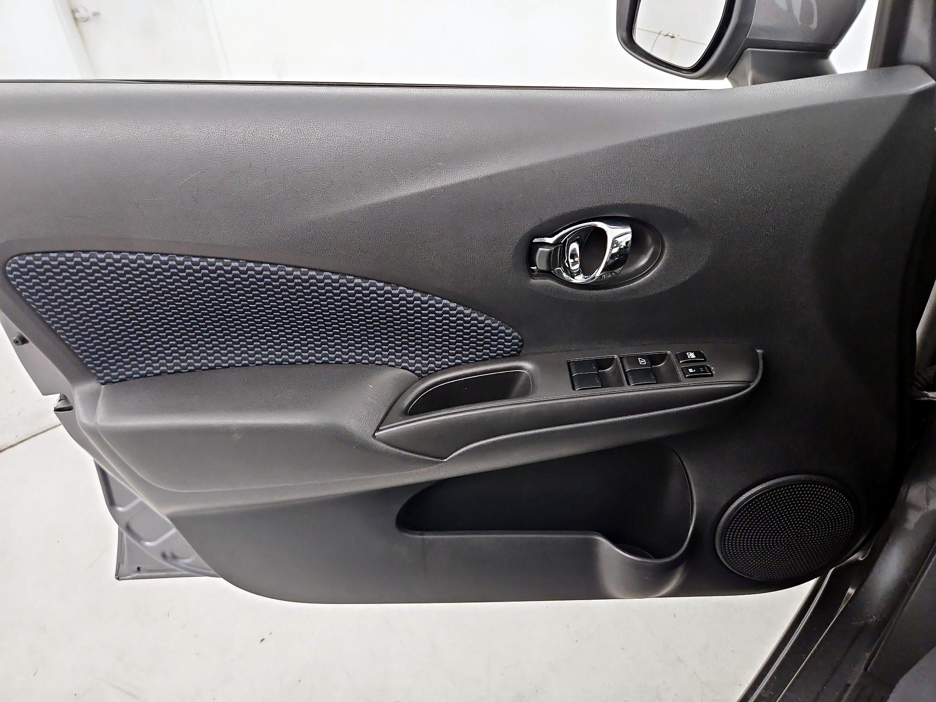 Thumbnail: 2017 Nissan Versa Note - 12