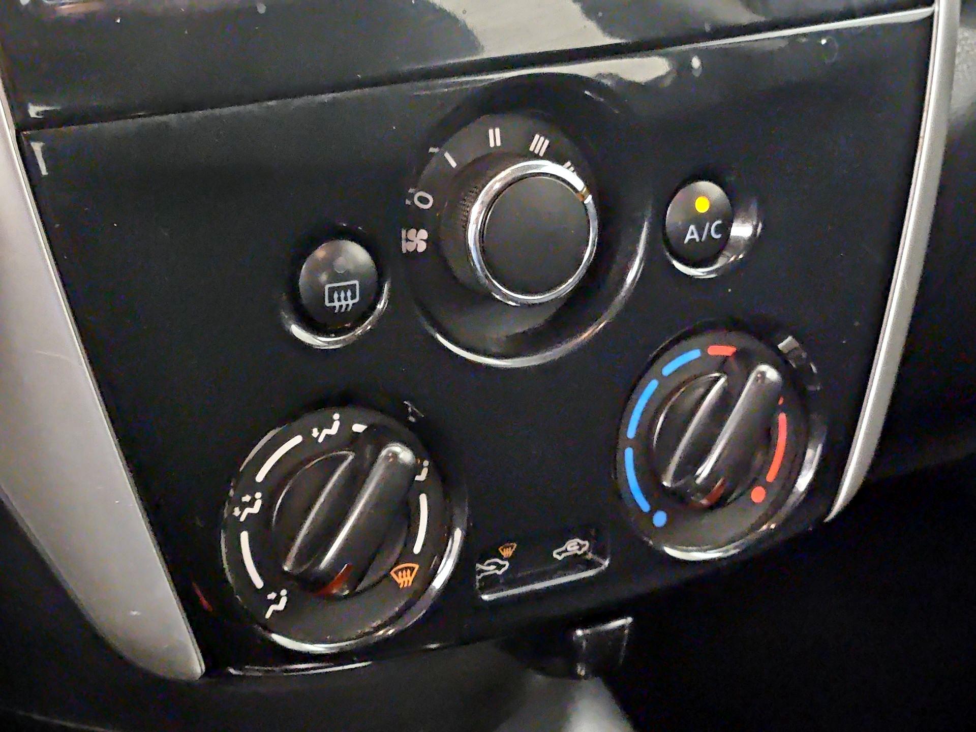 Thumbnail: 2017 Nissan Versa Note - 16