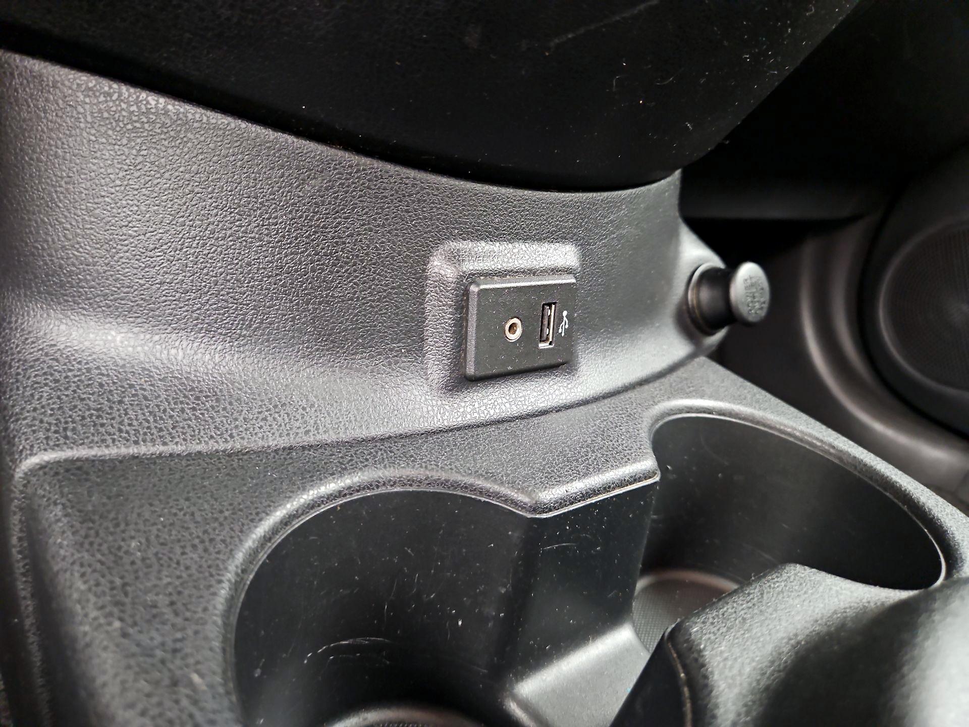 Thumbnail: 2017 Nissan Versa Note - 18