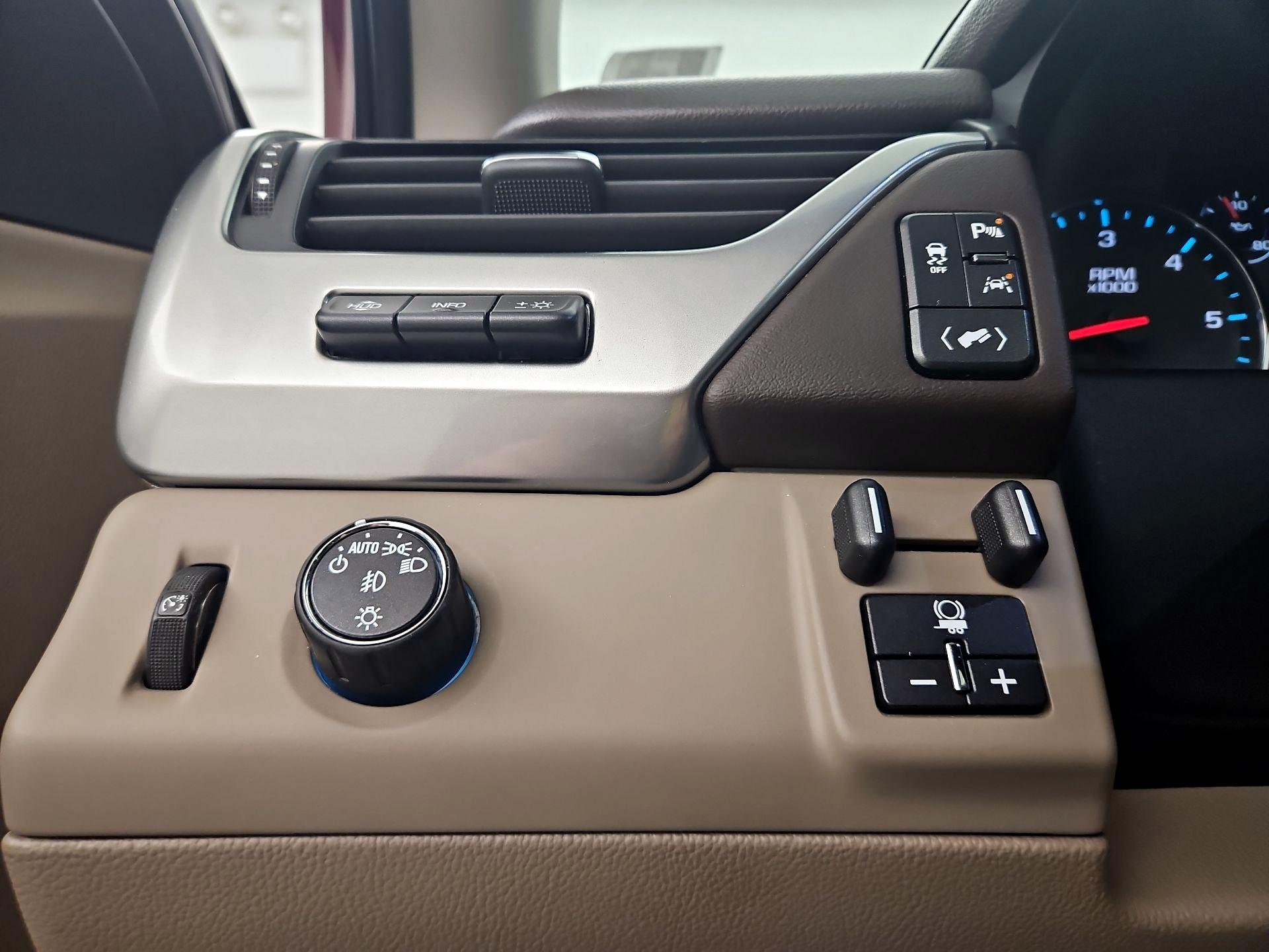 Thumbnail: 2017 Chevrolet Tahoe - 13
