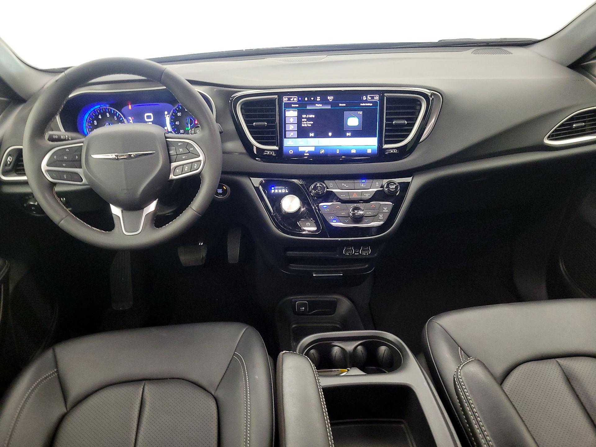 Thumbnail: 2025 Chrysler Pacifica - 9