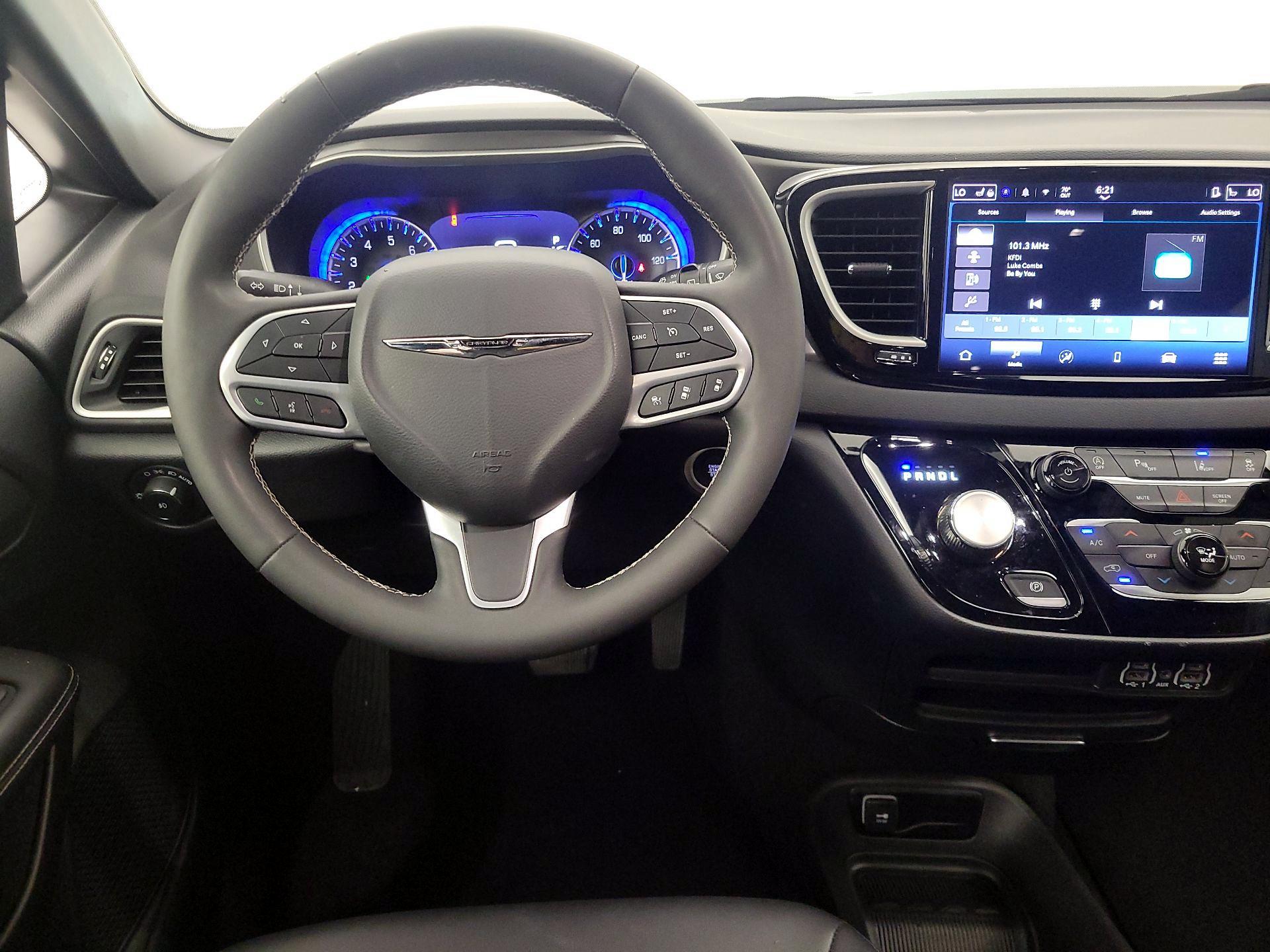 Thumbnail: 2025 Chrysler Pacifica - 10