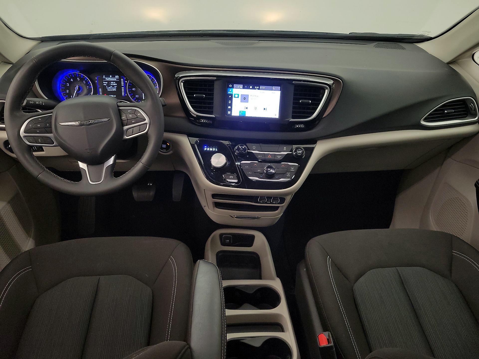 Thumbnail: 2023 Chrysler Voyager - 9
