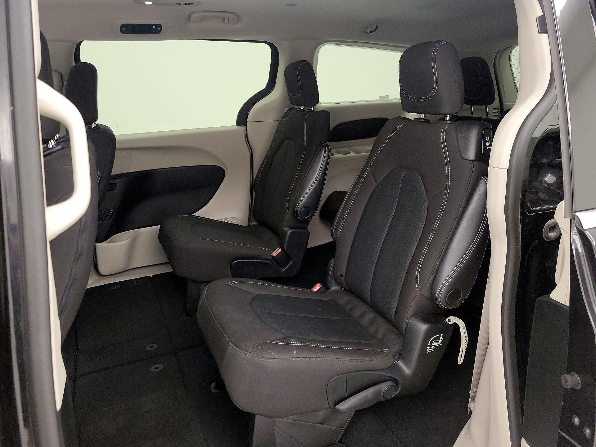 Thumbnail: 2023 Chrysler Voyager - 19