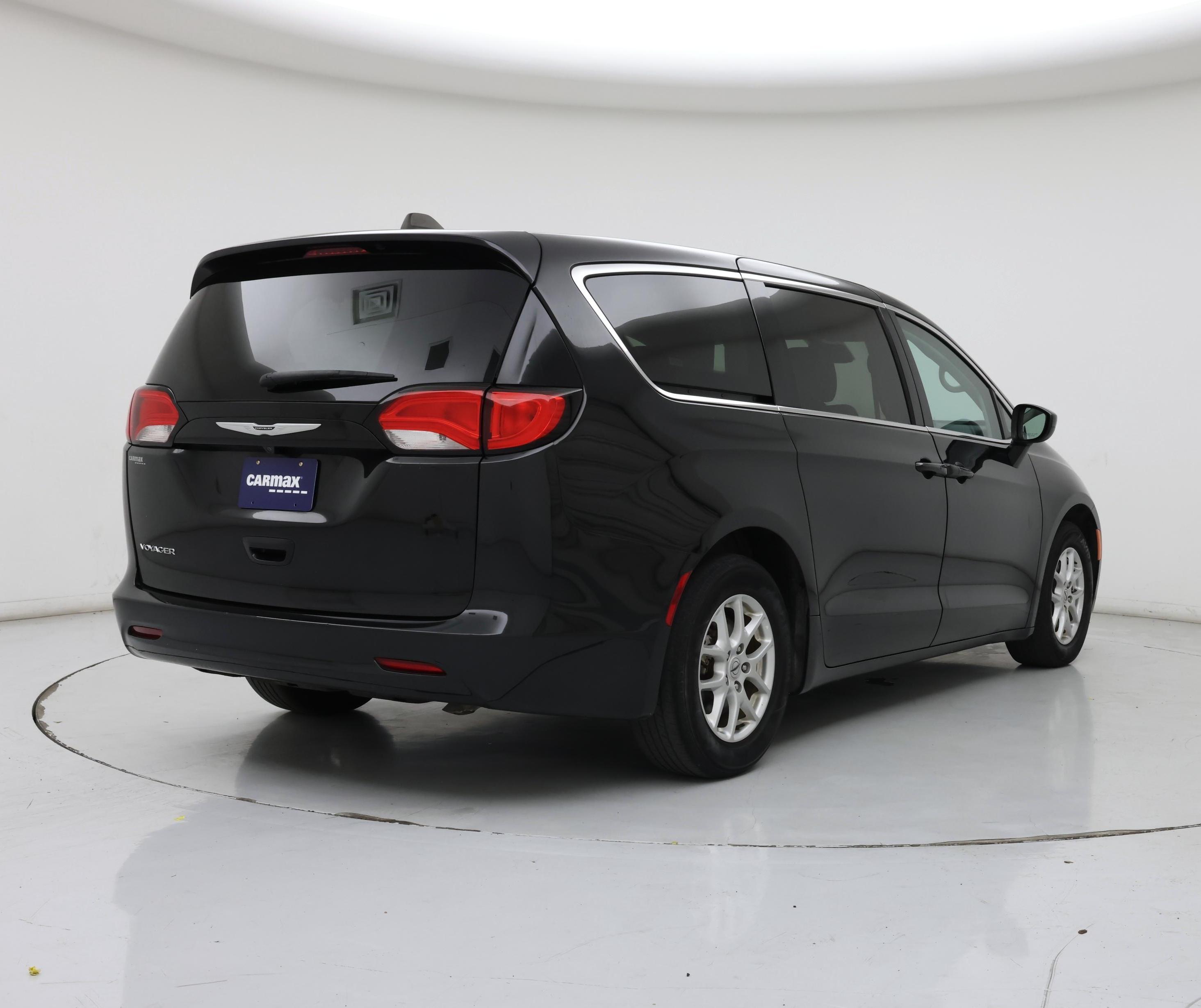 Thumbnail: 2023 Chrysler Voyager - 8