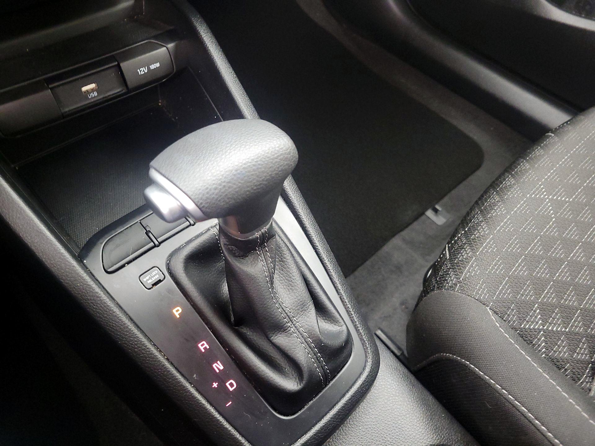Thumbnail: 2023 Kia Rio - 17