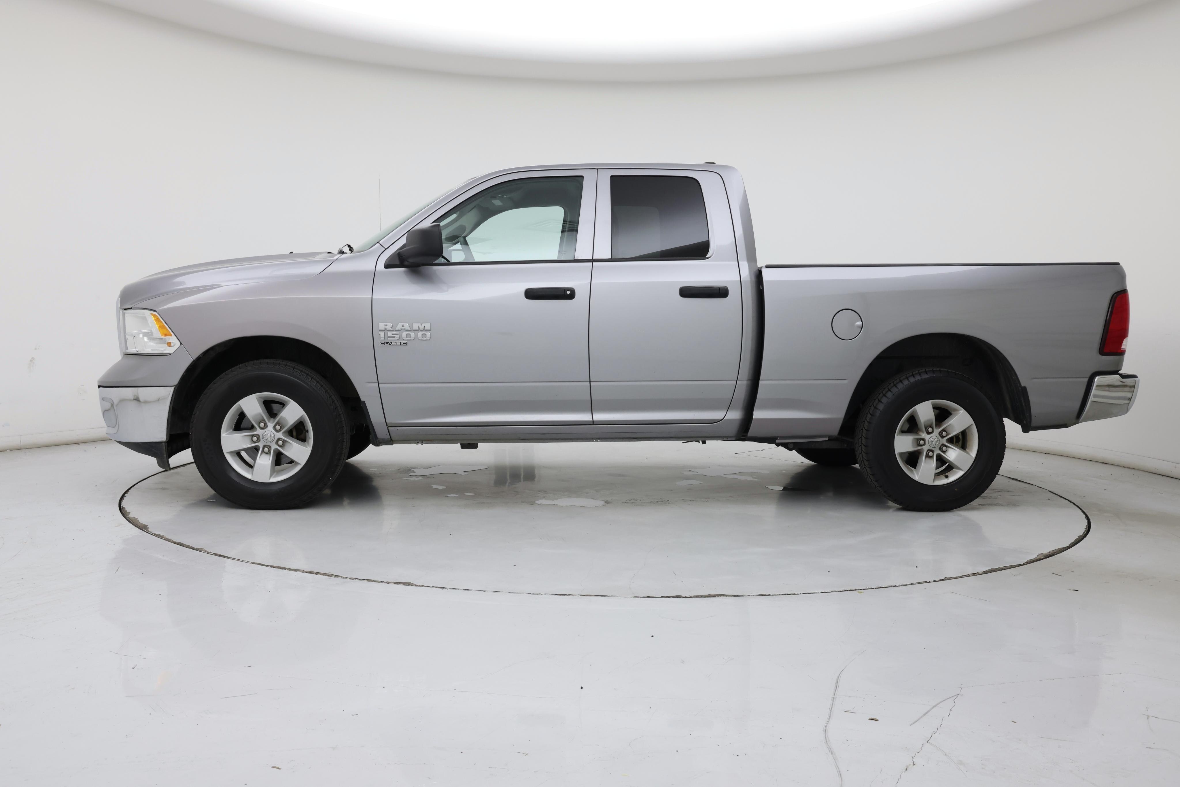 Thumbnail: 2024 RAM 1500 Classic - 3