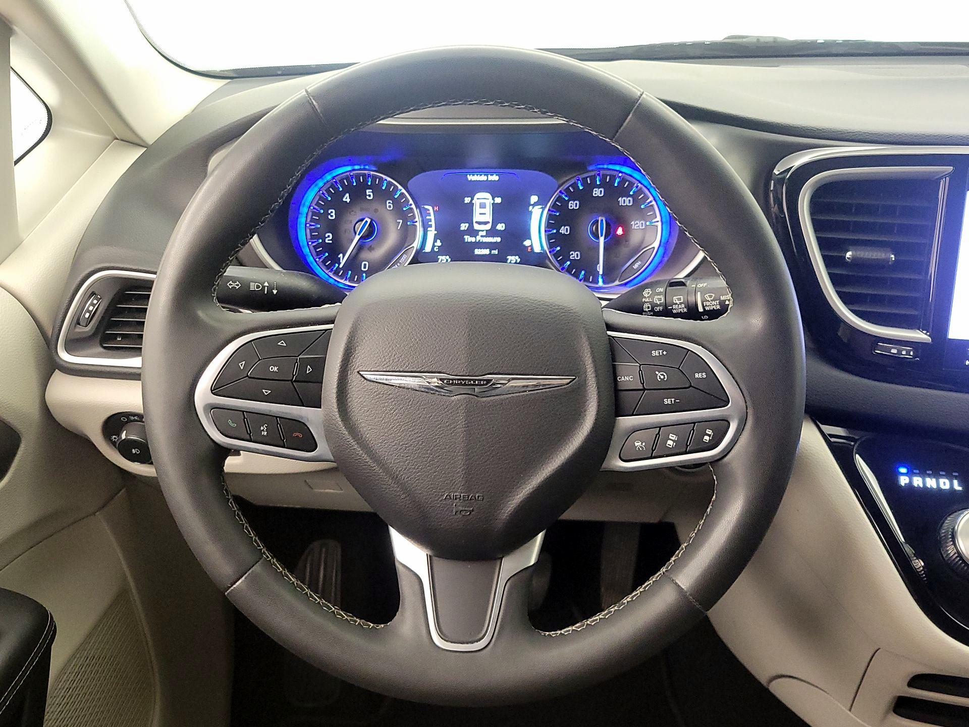 Thumbnail: 2023 Chrysler Pacifica - 10