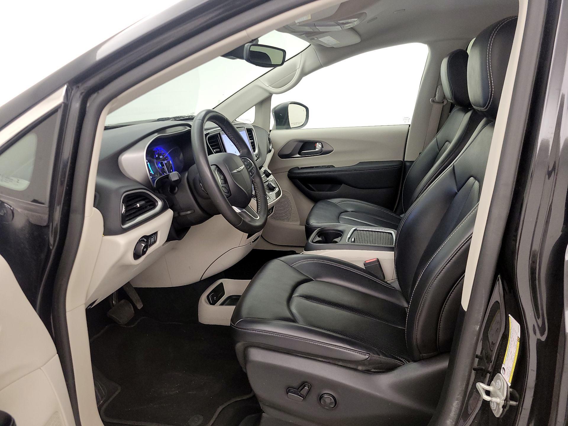 Thumbnail: 2023 Chrysler Pacifica - 11