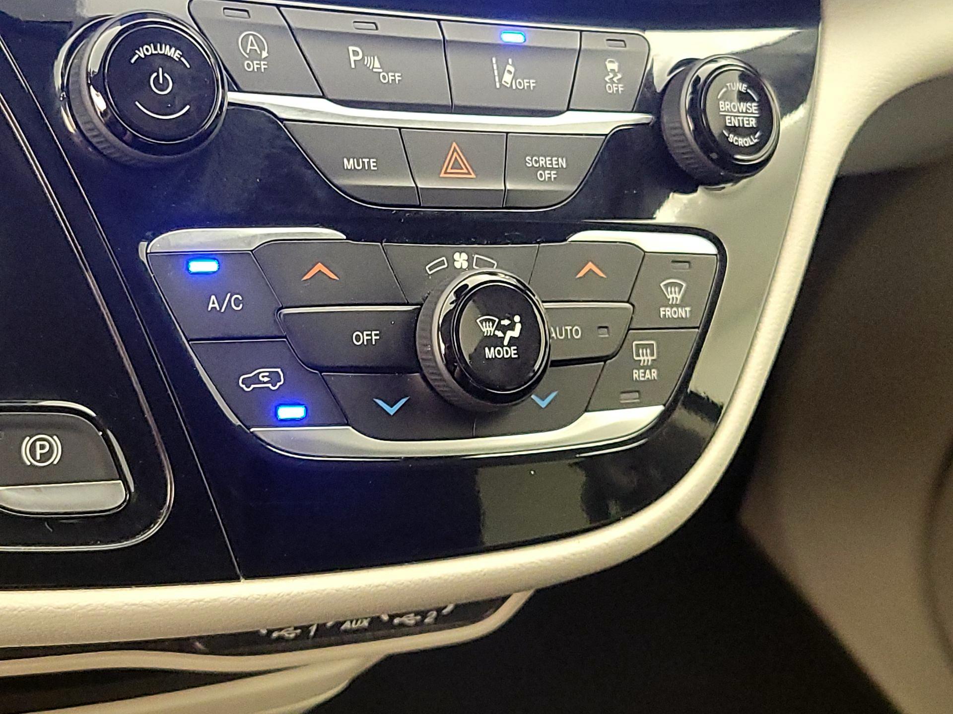 Thumbnail: 2023 Chrysler Pacifica - 16